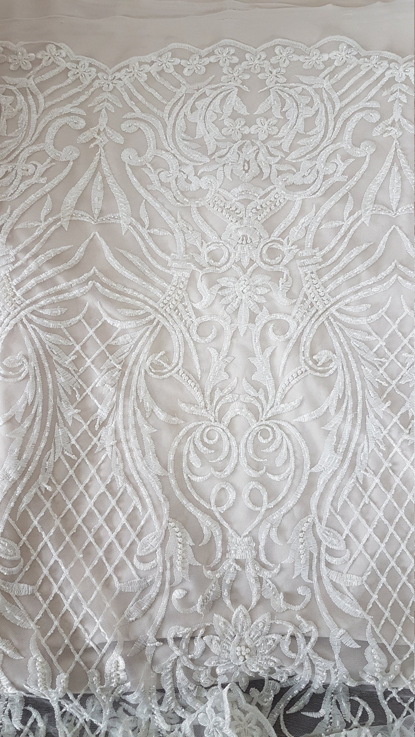 Elastischer Netzstoff in Hautfarbe oder hellbeige, stark bi-elastisch für Netzeinsätze an Kleidern, Abendgarderobe oder Tanzkostüm
