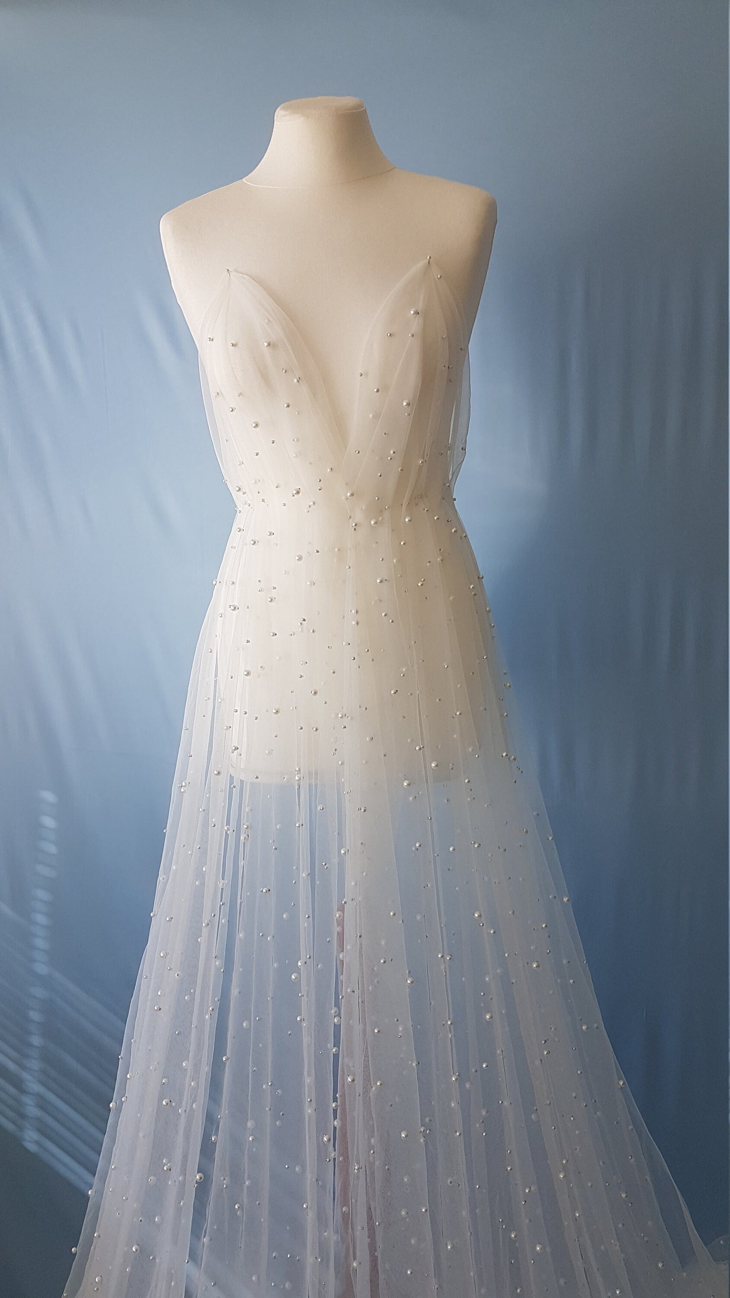 soft pearl tulle fabric for bridal veils and wedding dresses, beautiful tulle fabric, bridal veil, tulle in off-white or black
