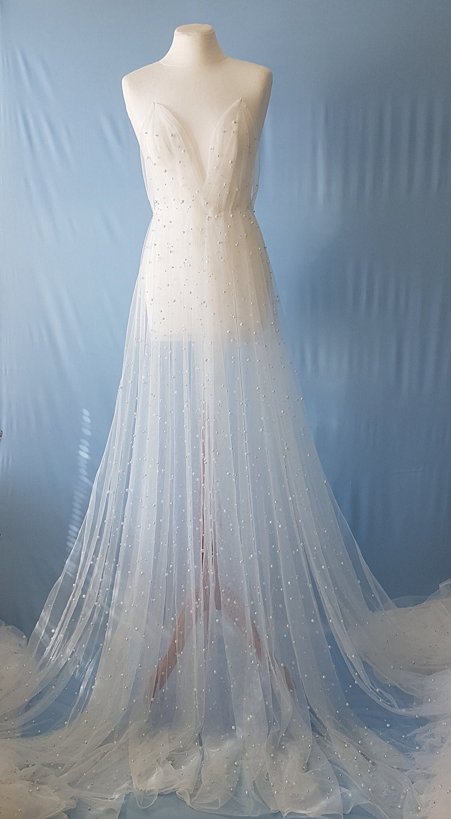 soft pearl tulle fabric for bridal veils and wedding dresses, beautiful tulle fabric, bridal veil, tulle in off-white or black