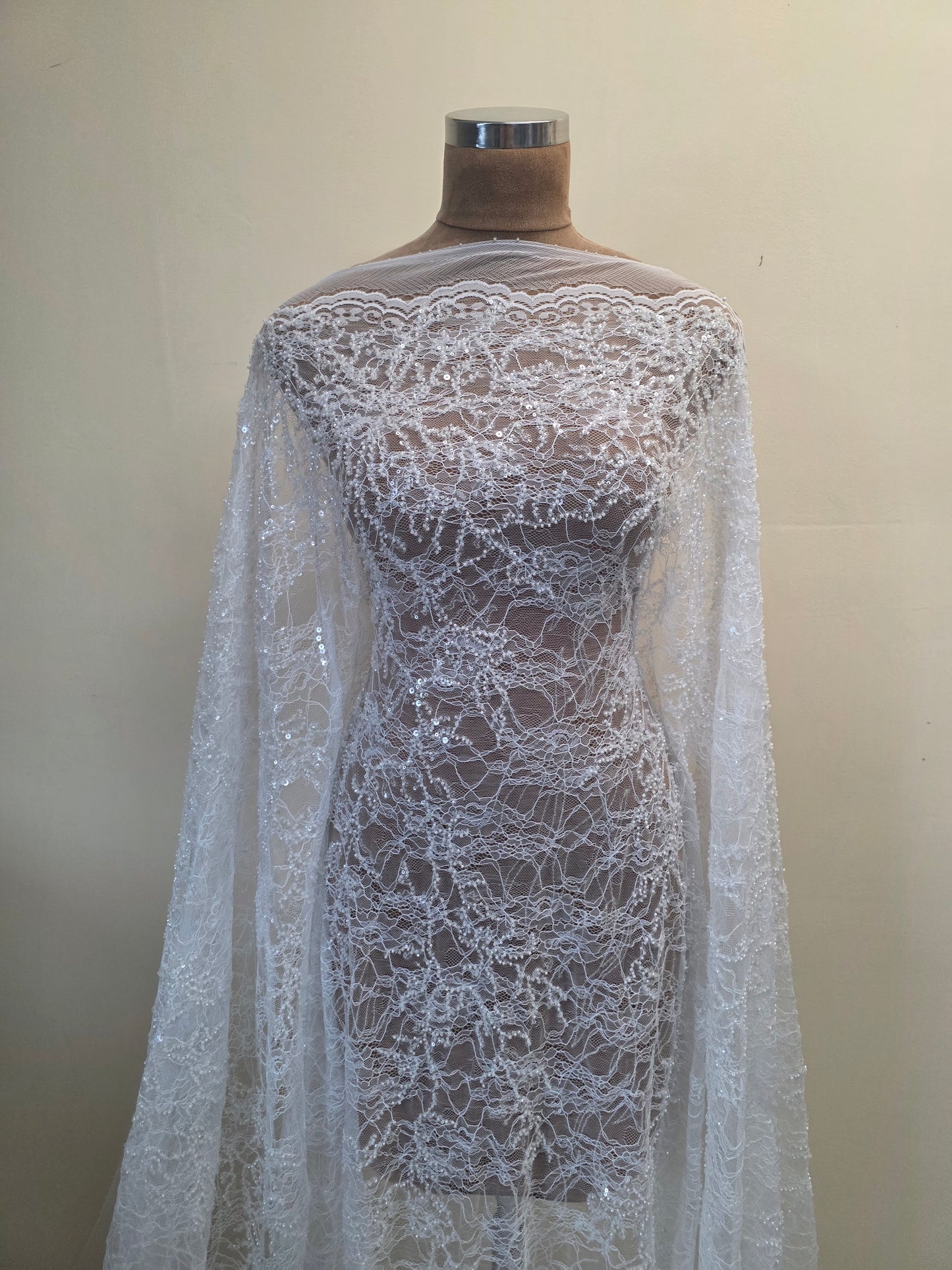 LL-1571, chantilly lace fabric