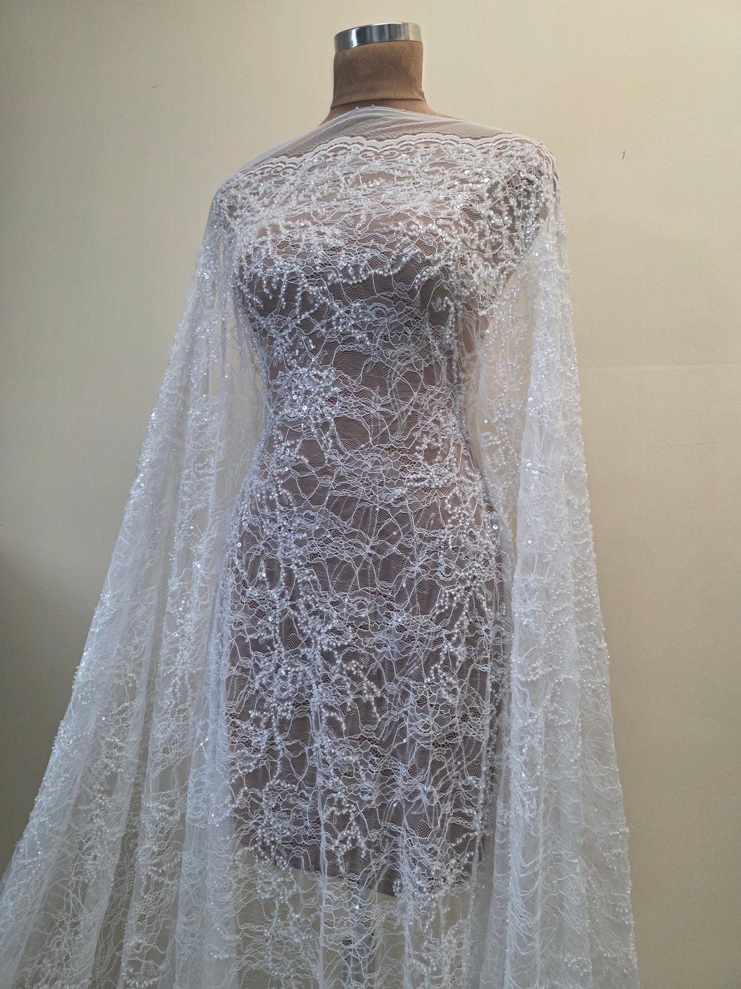 LL-1571, chantilly lace fabric