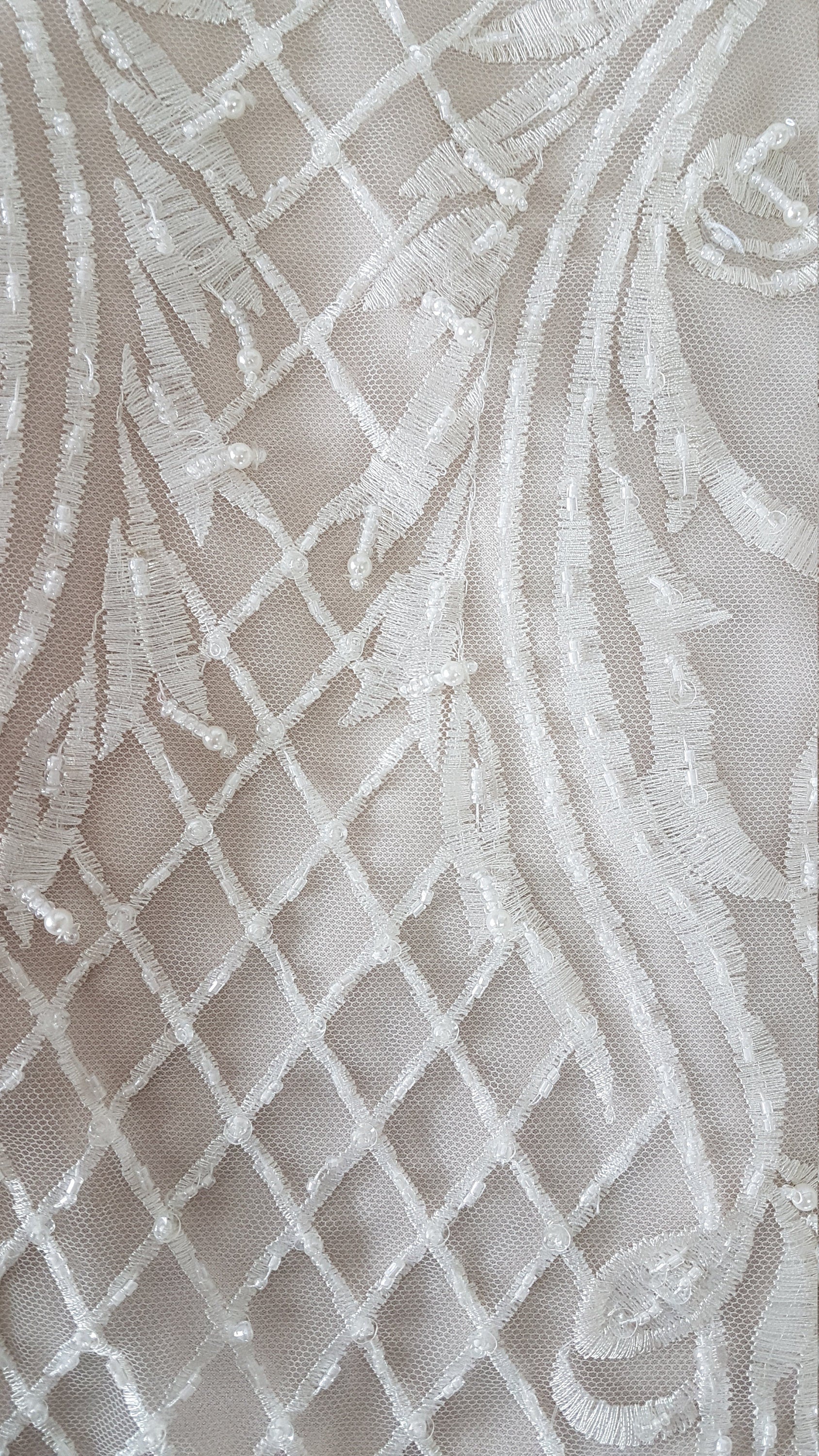 Elastischer Netzstoff in Hautfarbe oder hellbeige, stark bi-elastisch für Netzeinsätze an Kleidern, Abendgarderobe oder Tanzkostüm
