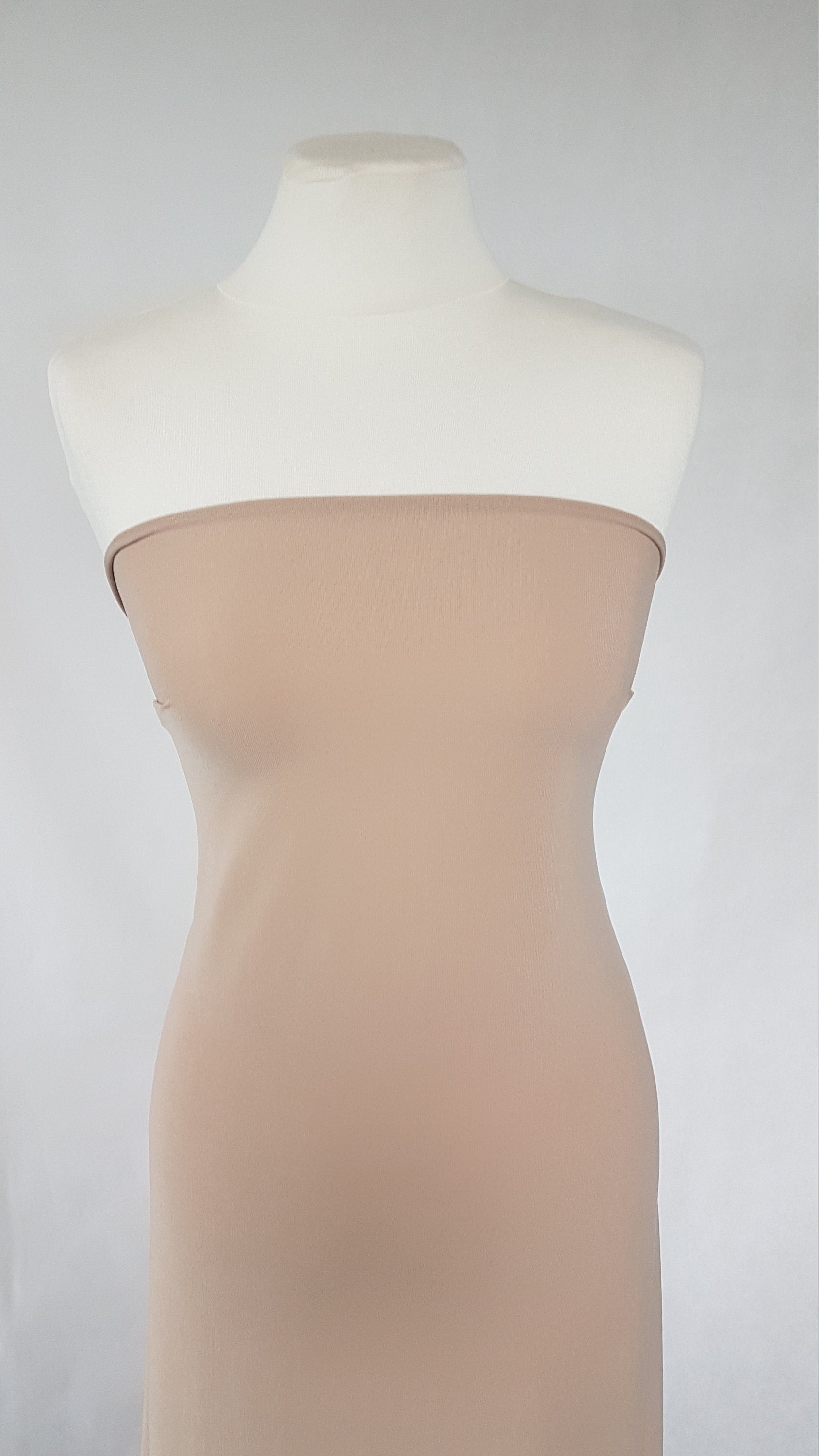 Elastischer Netzstoff in Hautfarbe oder hellbeige, stark bi-elastisch für Netzeinsätze an Kleidern, Abendgarderobe oder Tanzkostüm