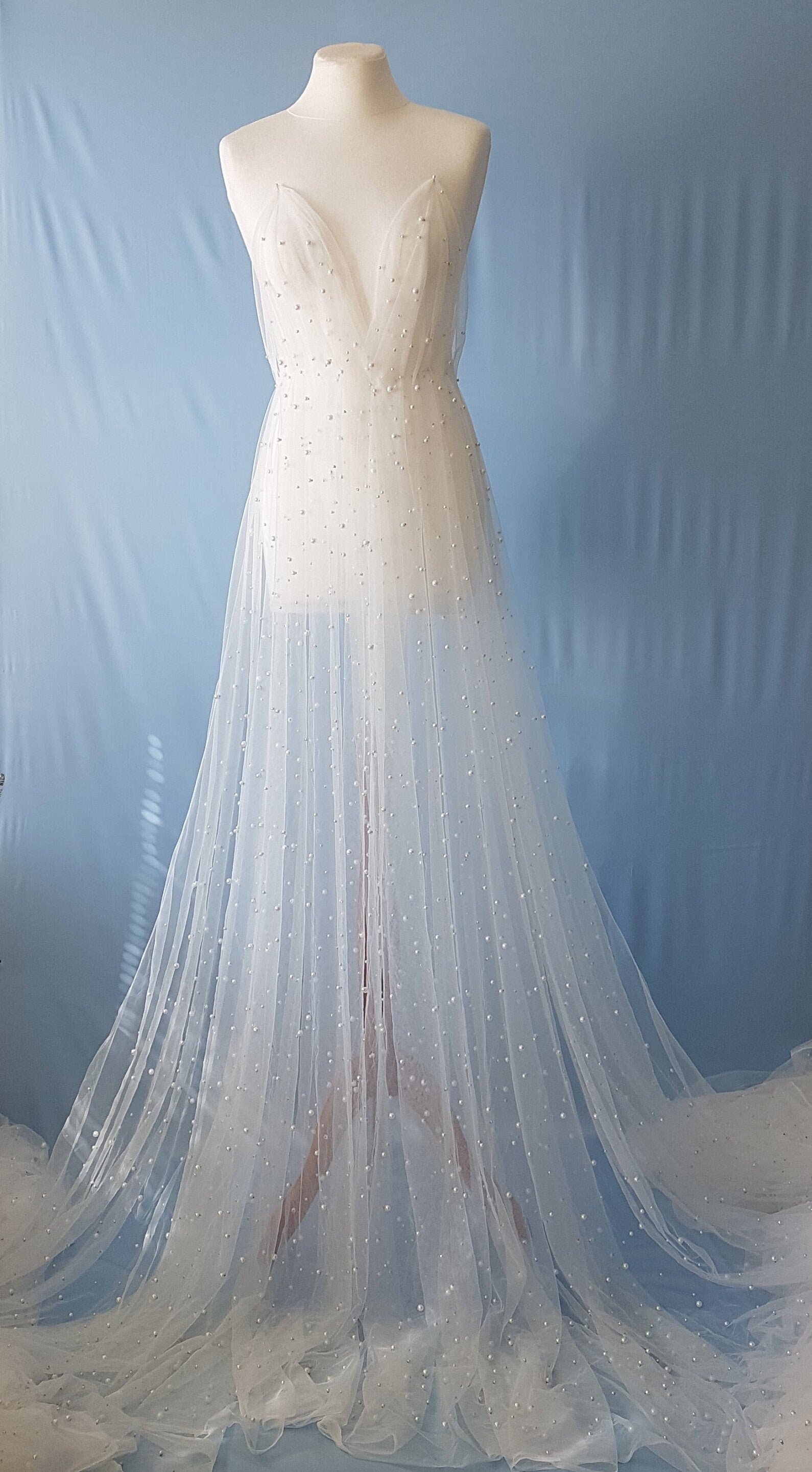 soft pearl tulle fabric for bridal veils and wedding dresses, beautiful tulle fabric, bridal veil, tulle in off-white or black