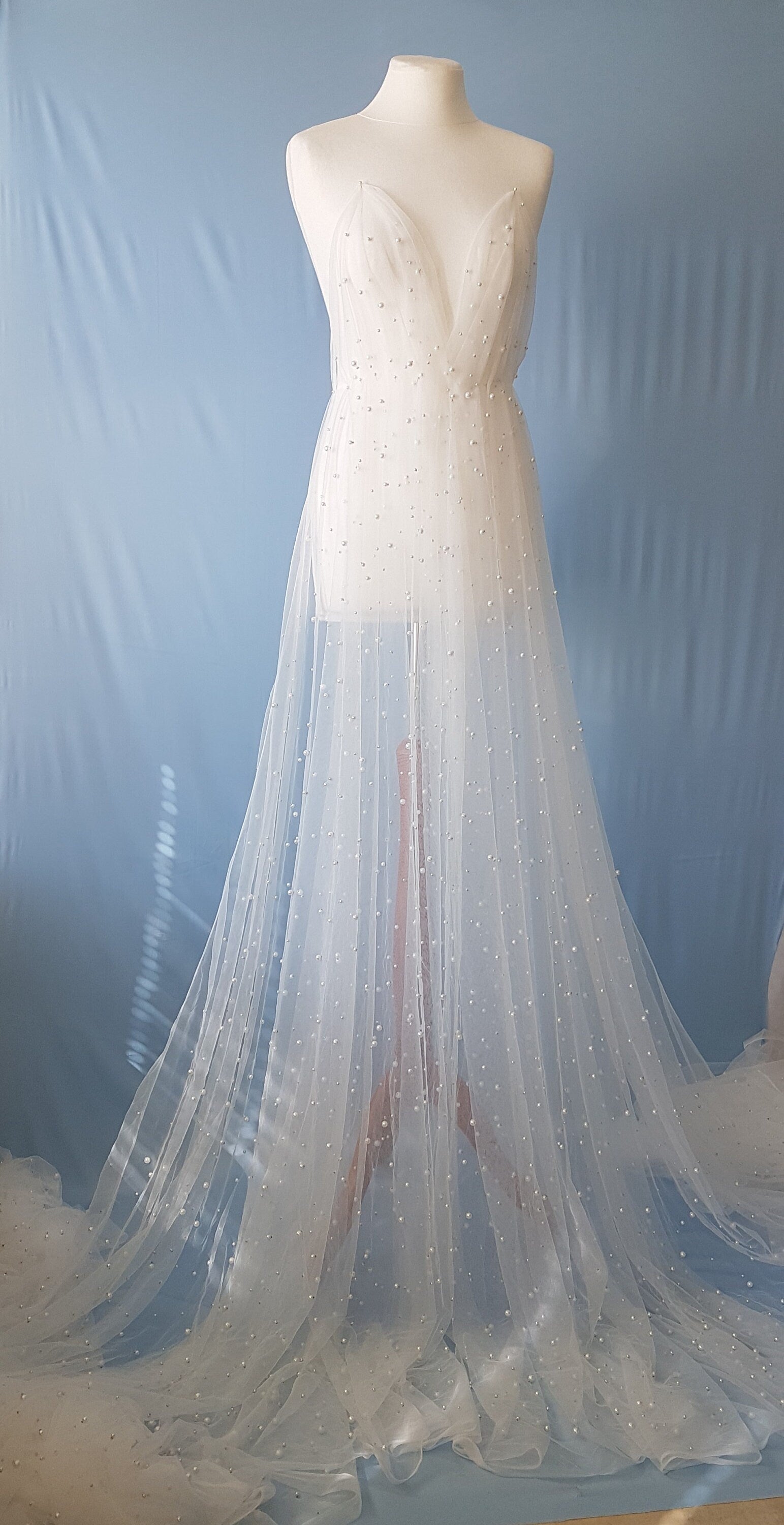 soft pearl tulle fabric for bridal veils and wedding dresses, beautiful tulle fabric, bridal veil, tulle in off-white or black
