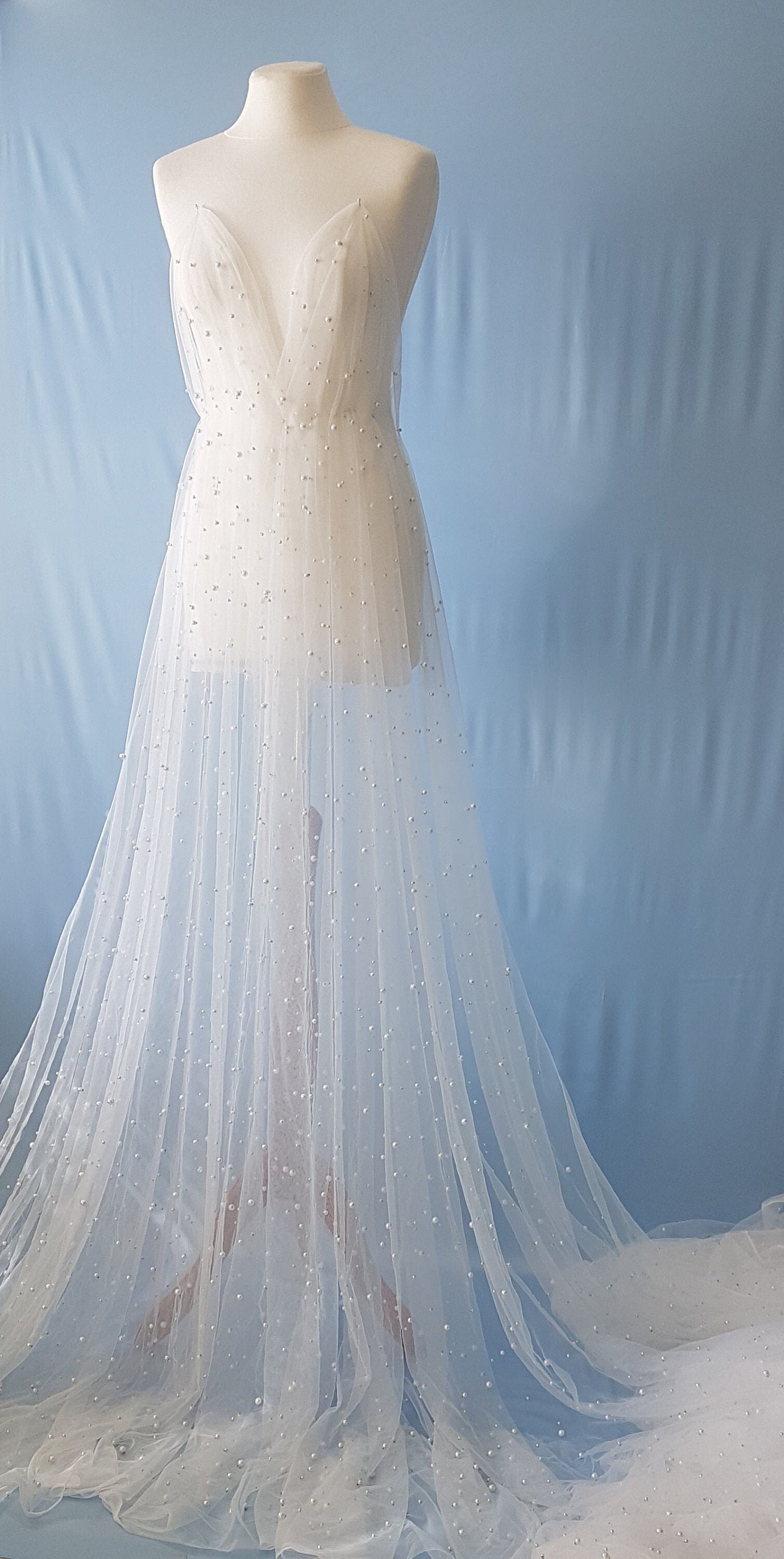soft pearl tulle fabric for bridal veils and wedding dresses, beautiful tulle fabric, bridal veil, tulle in off-white or black