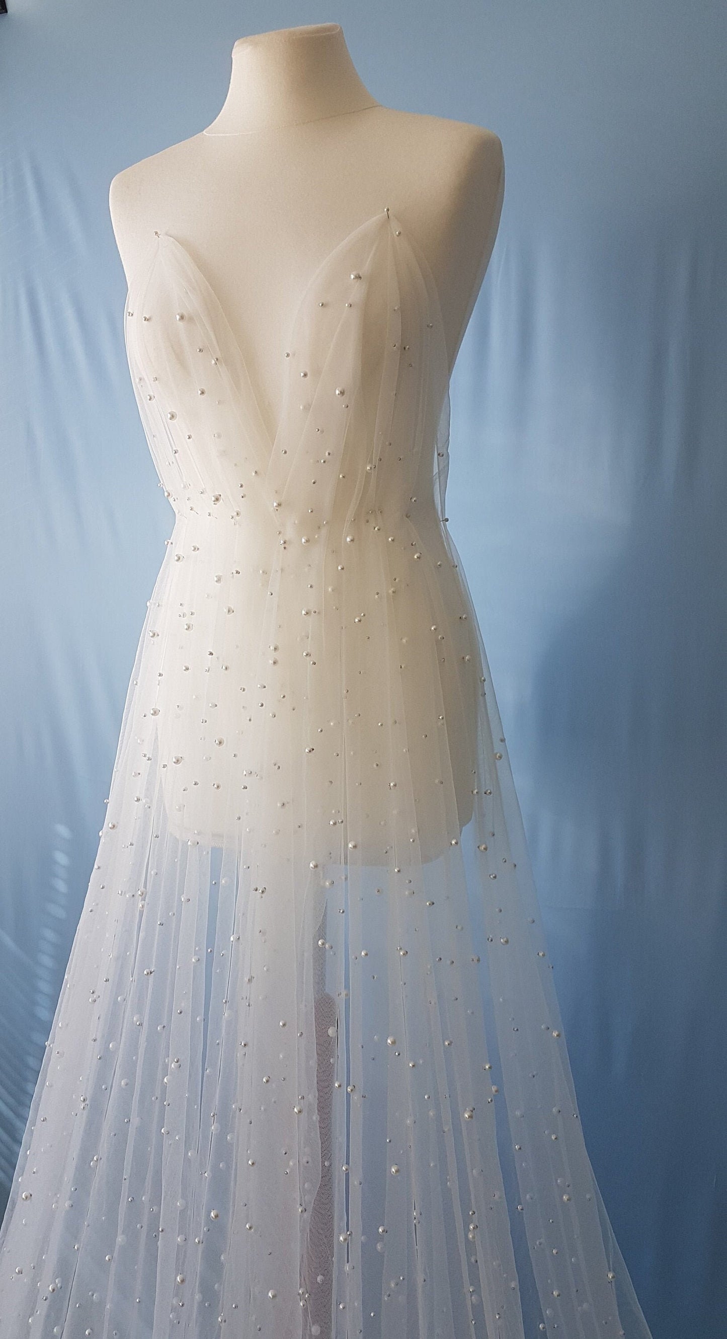 soft pearl tulle fabric for bridal veils and wedding dresses, beautiful tulle fabric, bridal veil, tulle in off-white or black