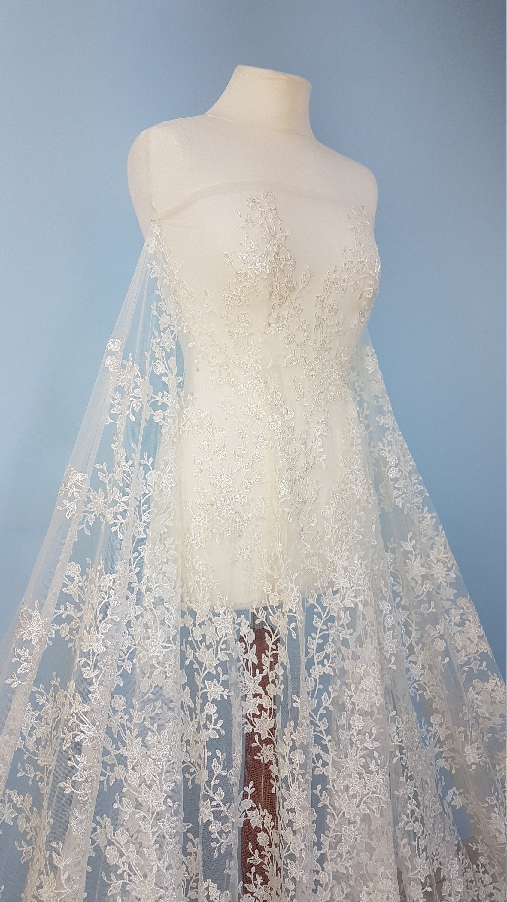Blumen Spitzen Stoff mit transparenten Pailletten, Hochzeitsspitze, Brautspitze, Stickerei Spitze Stoff LL-1182
