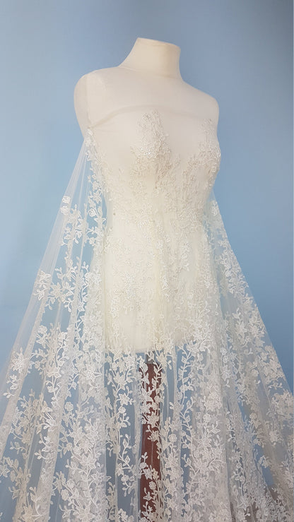 Blumen Spitzen Stoff mit transparenten Pailletten, Hochzeitsspitze, Brautspitze, Stickerei Spitze Stoff LL-1182
