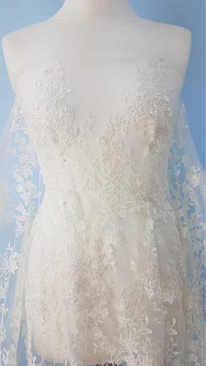 Blumen Spitzen Stoff mit transparenten Pailletten, Hochzeitsspitze, Brautspitze, Stickerei Spitze Stoff LL-1182