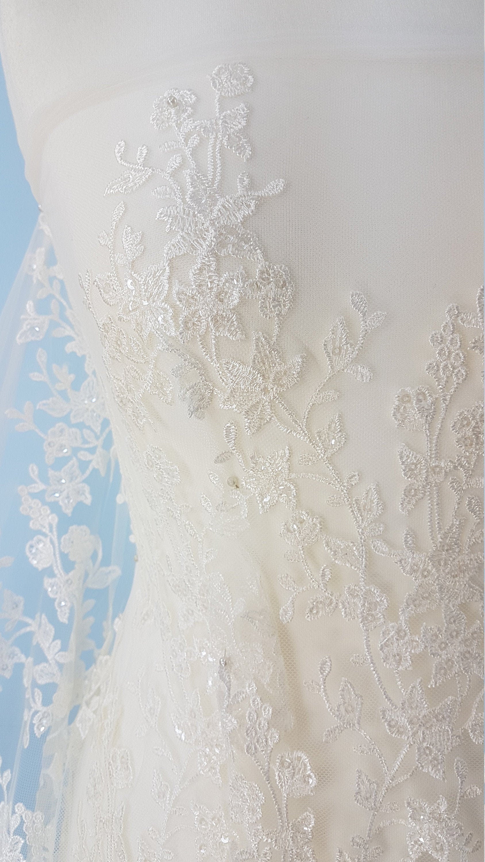 Blumen Spitzen Stoff mit transparenten Pailletten, Hochzeitsspitze, Brautspitze, Stickerei Spitze Stoff LL-1182