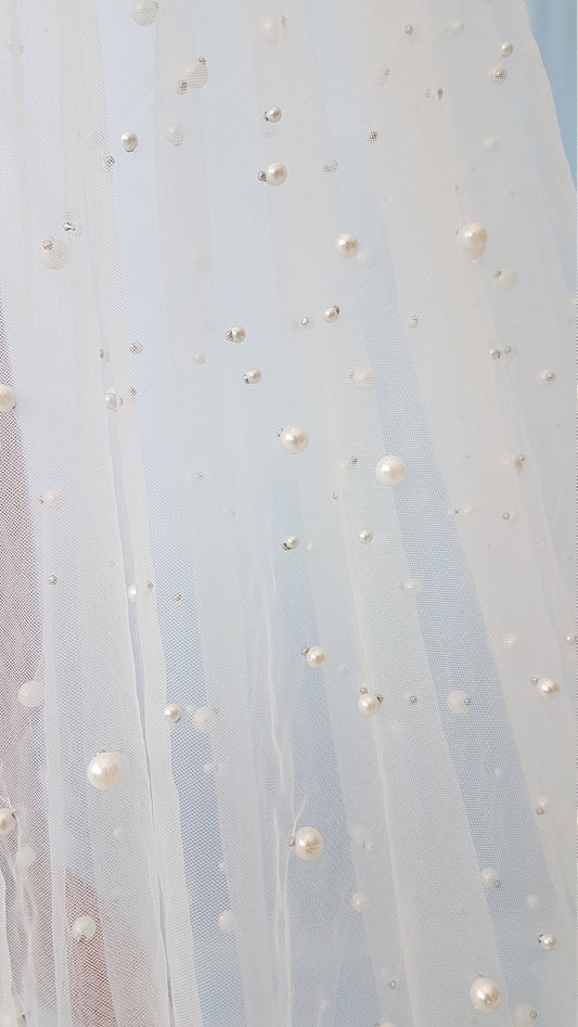 soft pearl tulle fabric for bridal veils and wedding dresses, beautiful tulle fabric, bridal veil, tulle in off-white or black