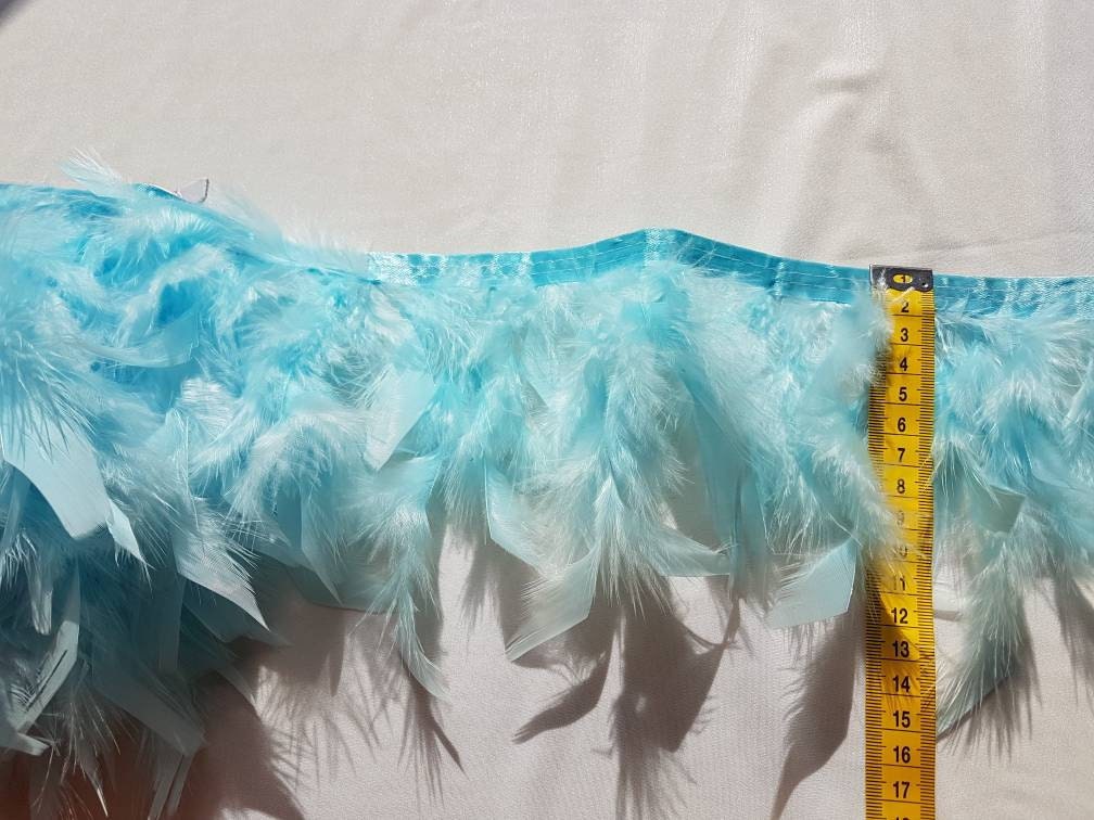 Weiche und fluffige Federn, Federbordüre, Federborte, Federband in mehreren Farben, hohe Qualität