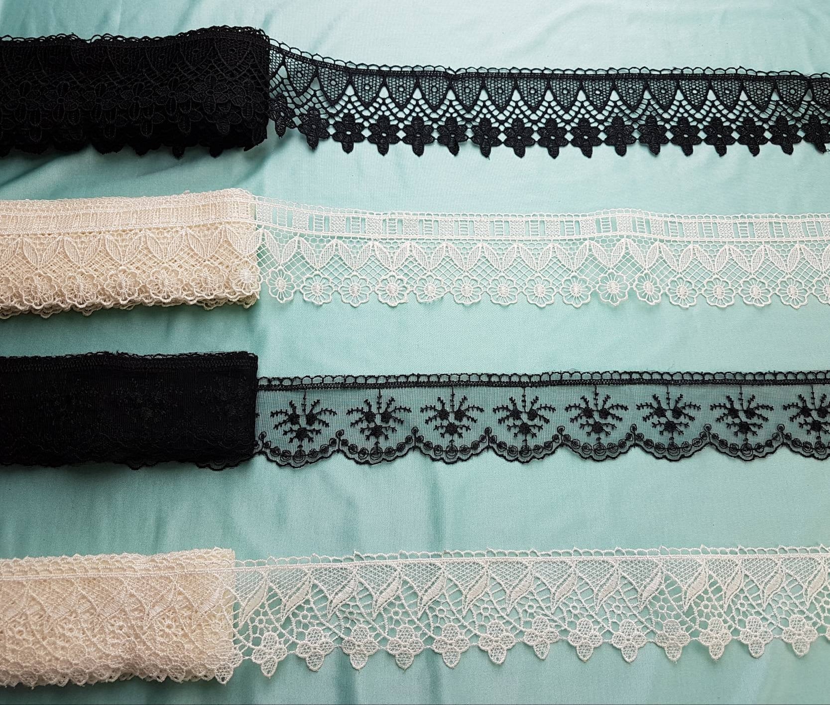 Spitzenbänder in off-white und schwarz, Spitzenbesatz, Spitzenbordüre, Häkelspitze, Dekoration, Kleider, Brautkleider, Abendkleider