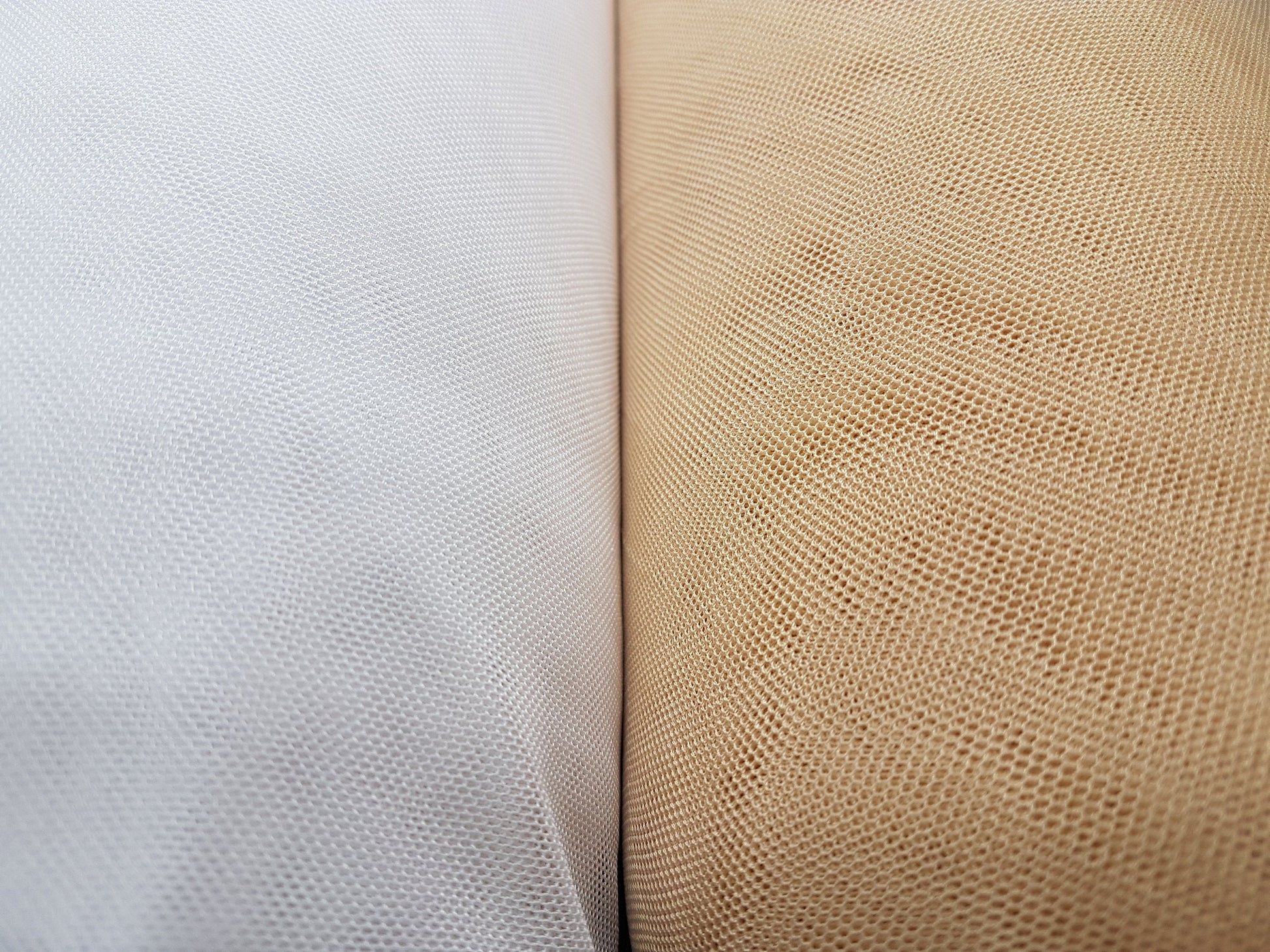 Elastischer Mesh Stoff in Hautfarbe oder Weiß, 4-Wege-Stretch für Mesheinsätze an Kleidern, Abendkleidern oder Tanzkostümen