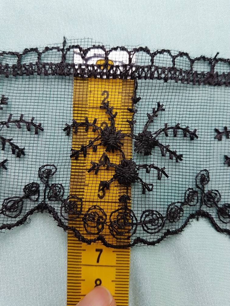 Spitzenbänder in off-white und schwarz, Spitzenbesatz, Spitzenbordüre, Häkelspitze, Dekoration, Kleider, Brautkleider, Abendkleider