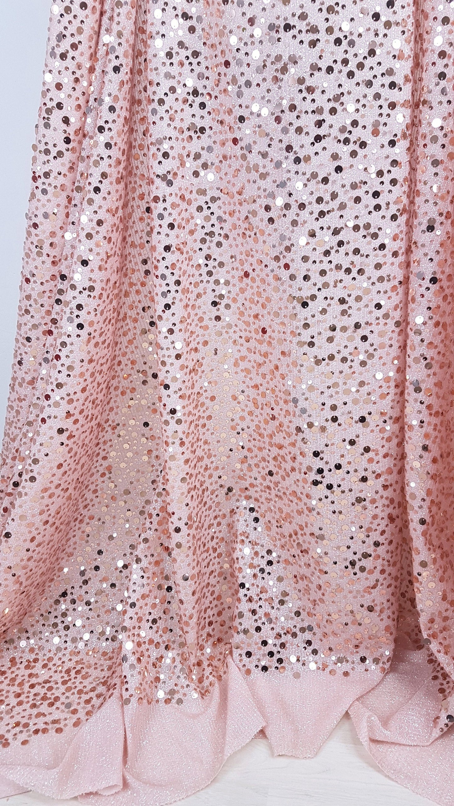 rosé mesh fabric with shiny sequins in roségold, slightly stretchy, knit fabric for dresses, tops, trousers or jumpsutis LL-1304