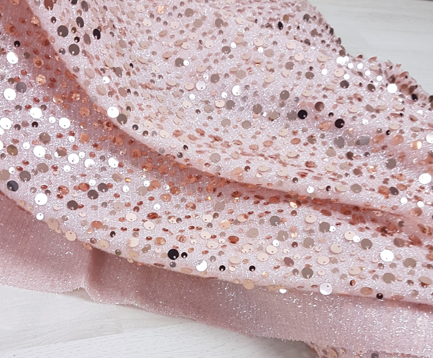 rosé mesh fabric with shiny sequins in roségold, slightly stretchy, knit fabric for dresses, tops, trousers or jumpsutis LL-1304
