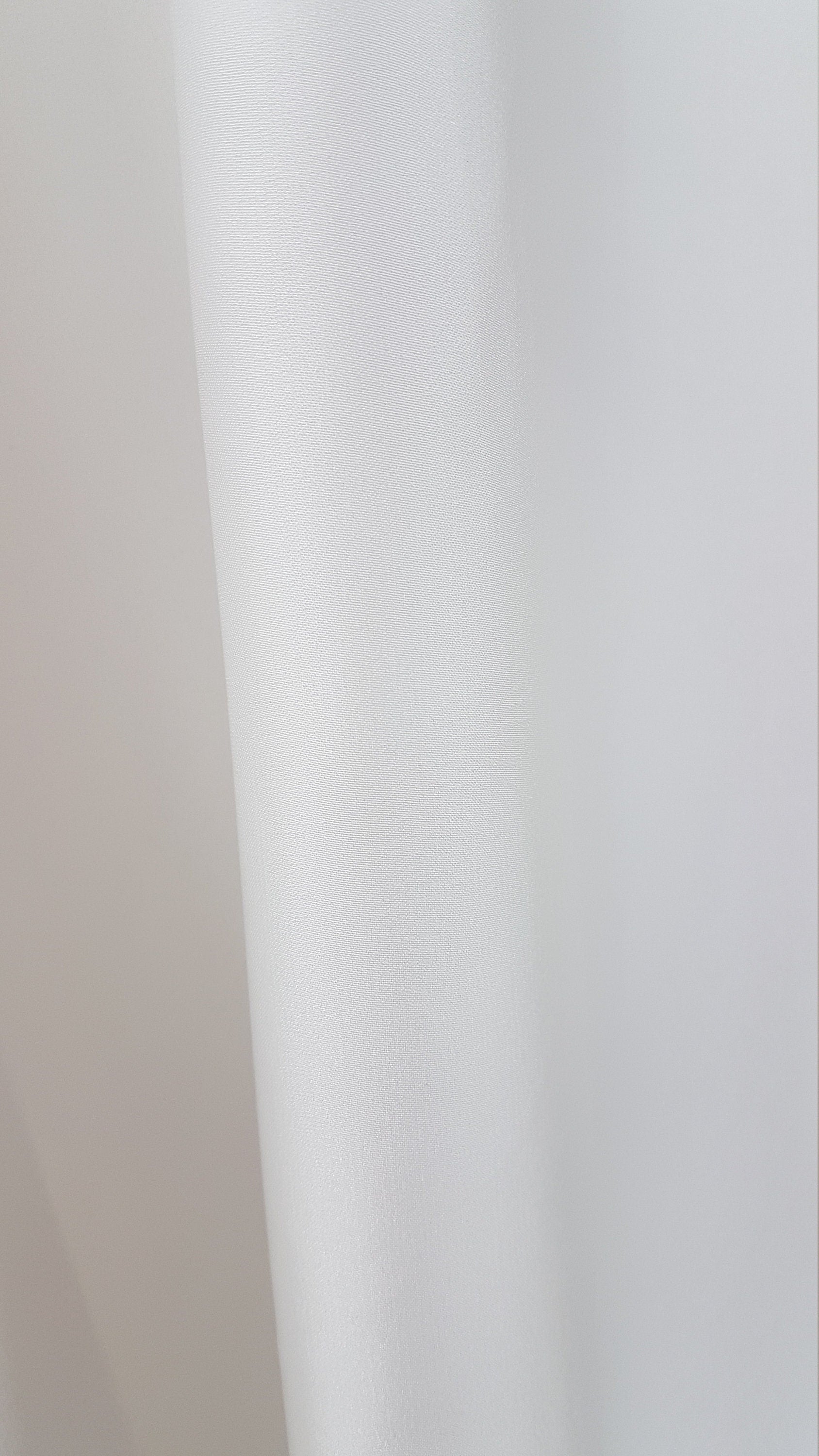 Schöner Satinstoff in weiß und Elfenbein Farbe, Hohe Satinstoffqualität für Brautkleider oder Abendkleider und vieles mehr