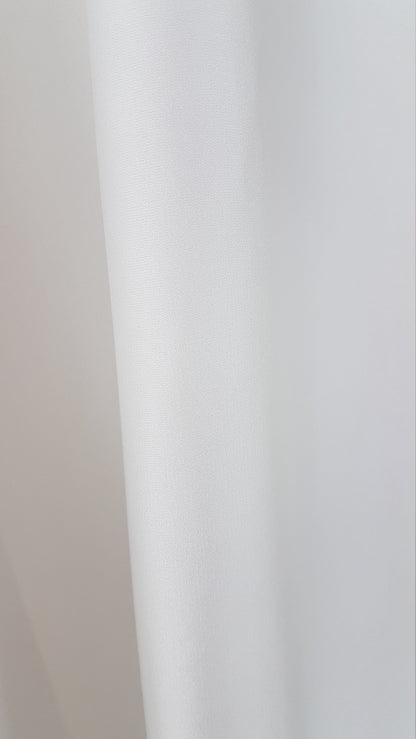 Schöner Satinstoff in weiß und Elfenbein Farbe, Hohe Satinstoffqualität für Brautkleider oder Abendkleider und vieles mehr
