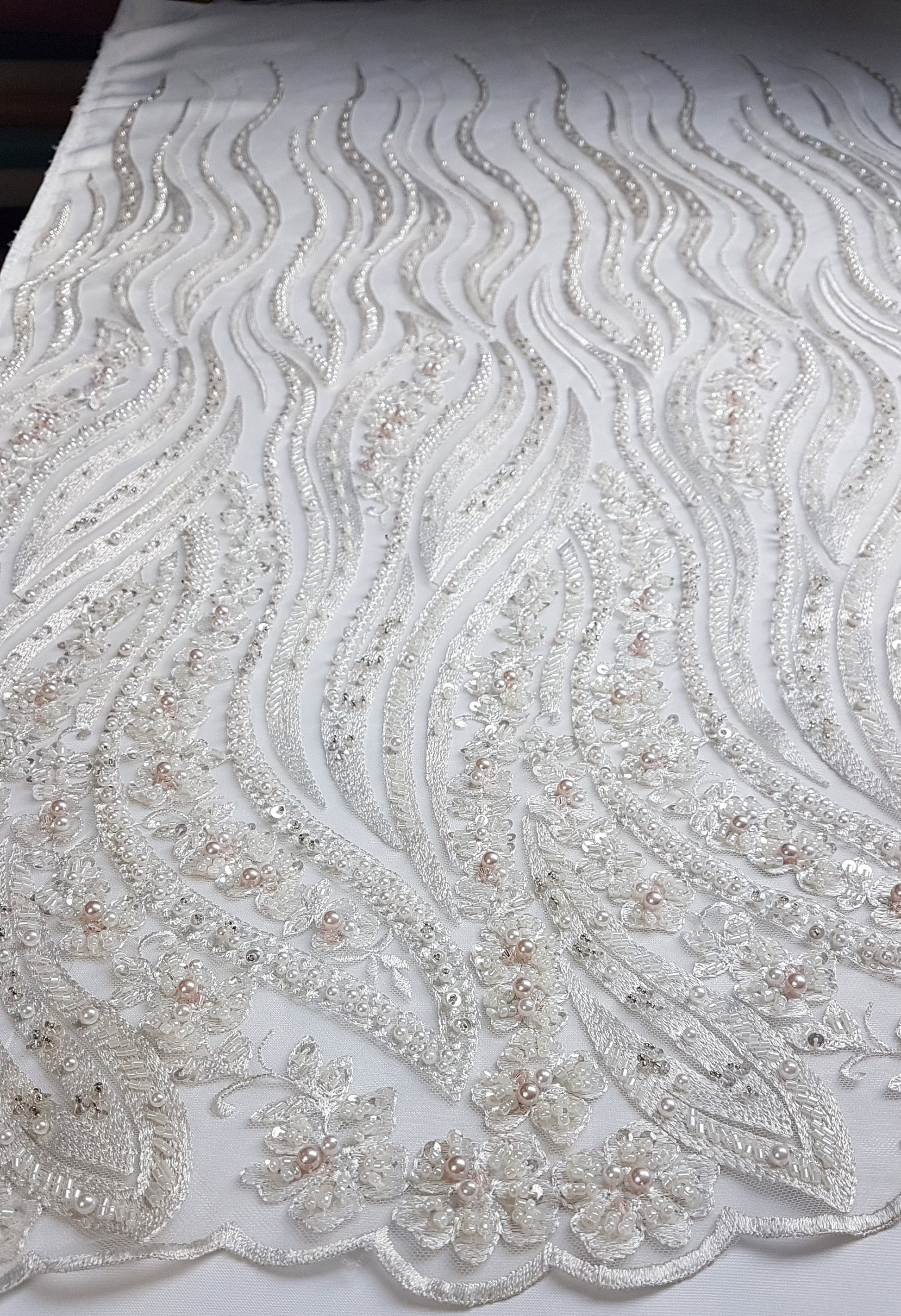 Magnificent 3D - Lace fabric with abstract design, wave design, fabric by the yard or metres in ivory color LL-1327