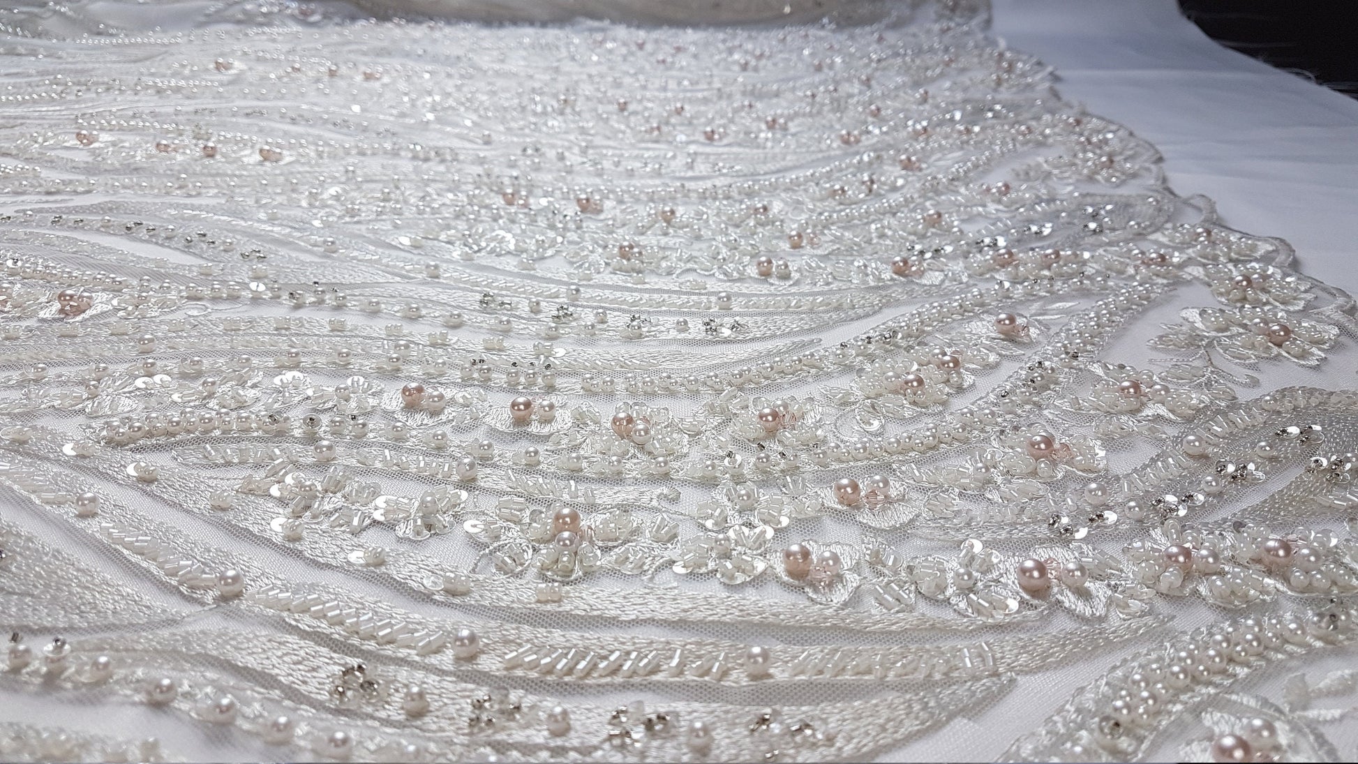 Magnificent 3D - Lace fabric with abstract design, wave design, fabric by the yard or metres in ivory color LL-1327