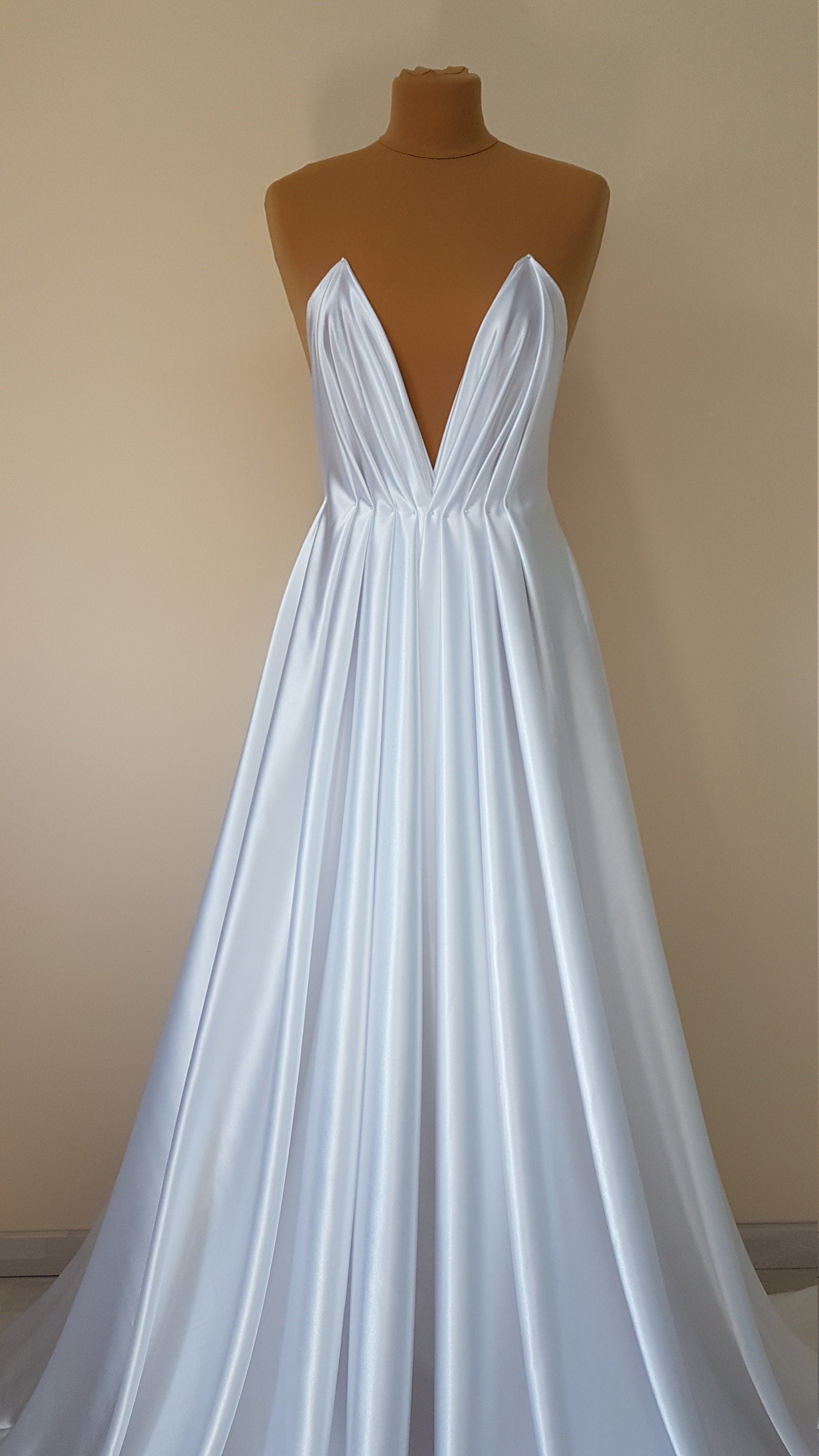 Schöner Satinstoff in Farbe weiß oder ivory, Satin in mehreren Farben, für Brautkleider oder Abendkleider, Meterstoff