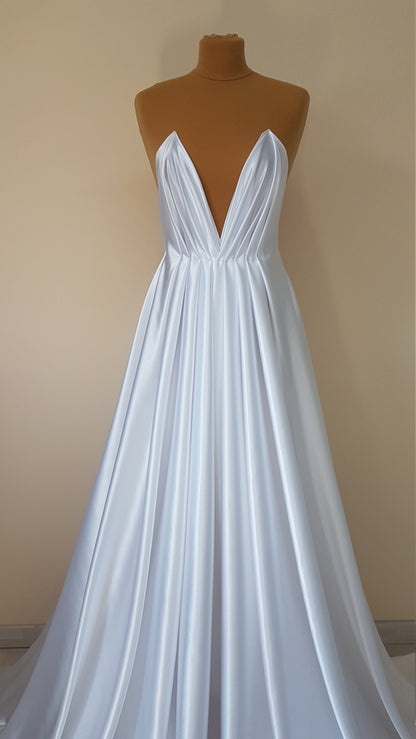 Schöner Satinstoff in Farbe weiß oder ivory, Satin in mehreren Farben, für Brautkleider oder Abendkleider, Meterstoff