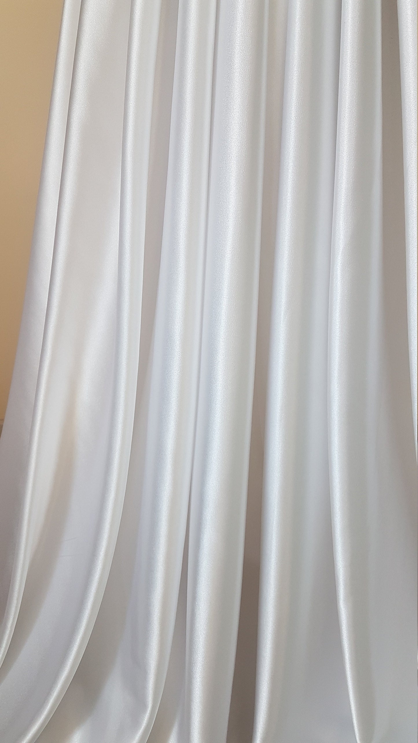 Schöner Satinstoff in Farbe weiß oder ivory, Satin in mehreren Farben, für Brautkleider oder Abendkleider, Meterstoff