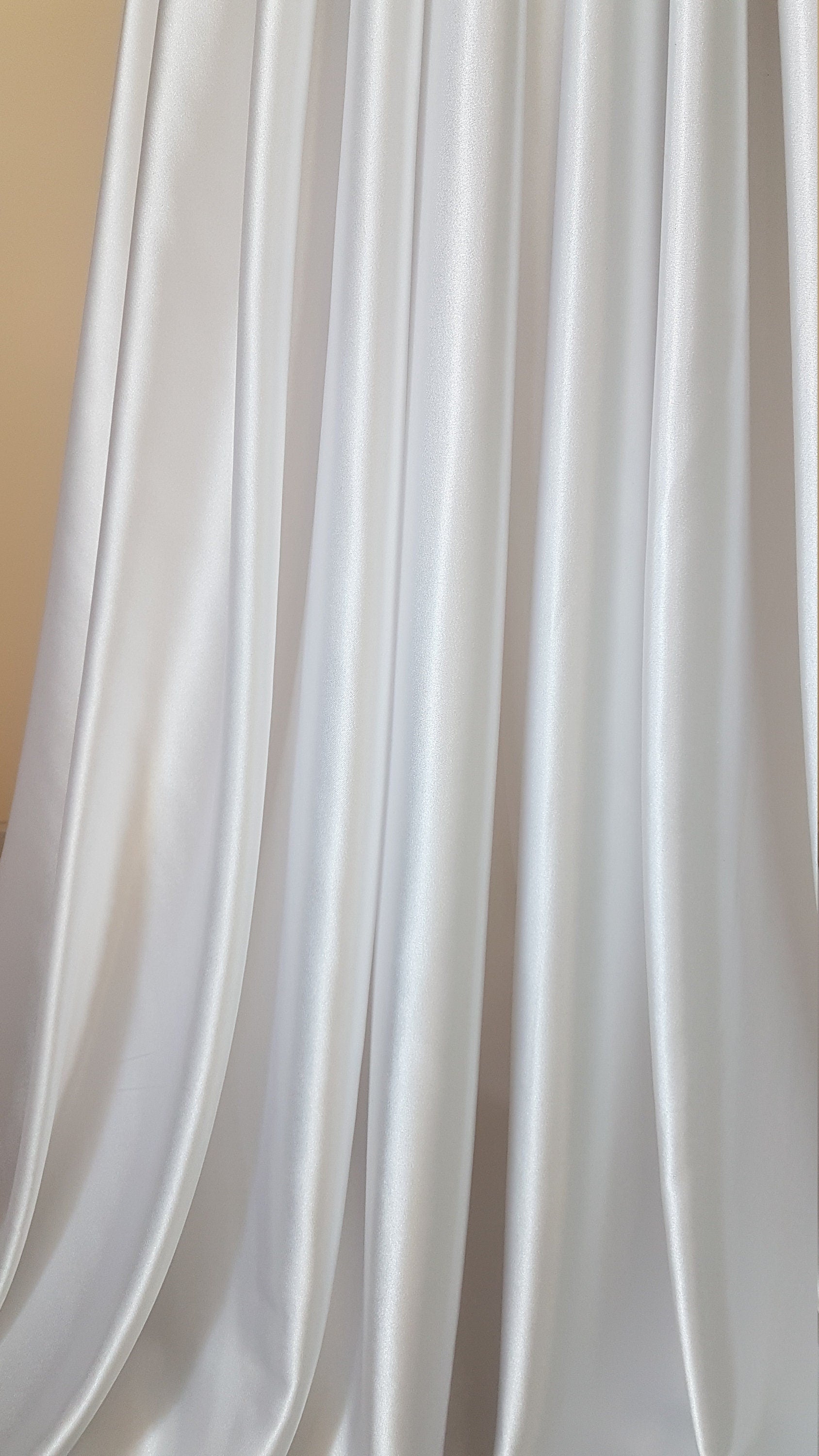 Schöner Satinstoff in Farbe weiß oder ivory, Satin in mehreren Farben, für Brautkleider oder Abendkleider, Meterstoff