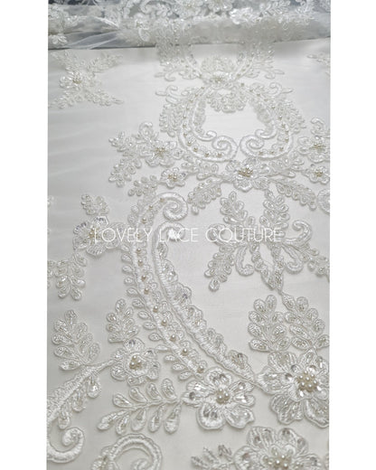 Wunderschöner Braut Spitzenstoff in weißer Farbe, Hochzeitsspitze Stoff mit Blumen und Ornamenten, Stickmuster Spitzenstoff LL-1131