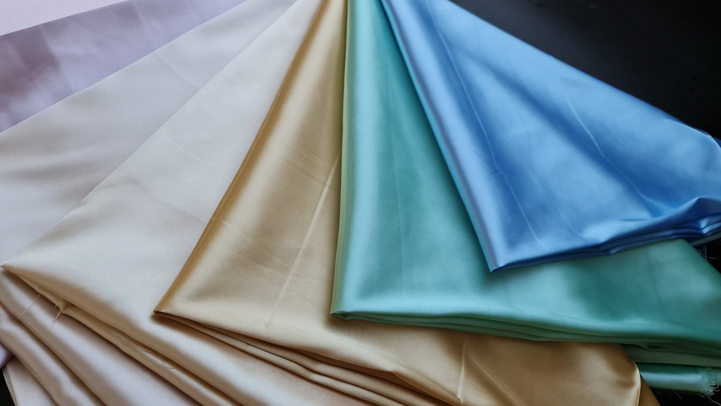 Schöner Satinstoff in Farbe weiß oder ivory, Satin in mehreren Farben, für Brautkleider oder Abendkleider, Meterstoff