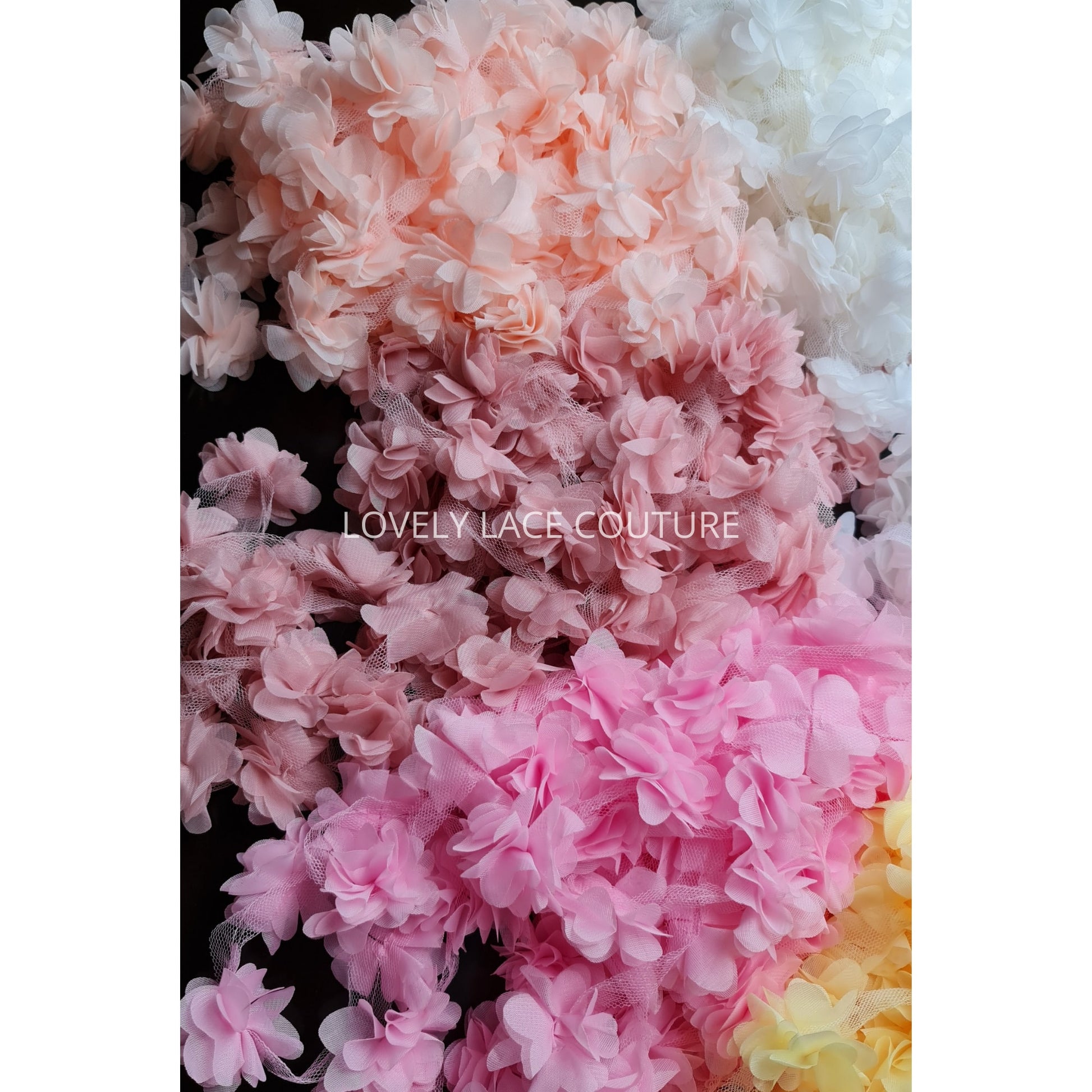 Schöne weiche Stoffblumen, Blumen Applikationen, Blumenband für Dekorationen, Kleider, Brautkleider, Abendkleider, Kopfschmuck