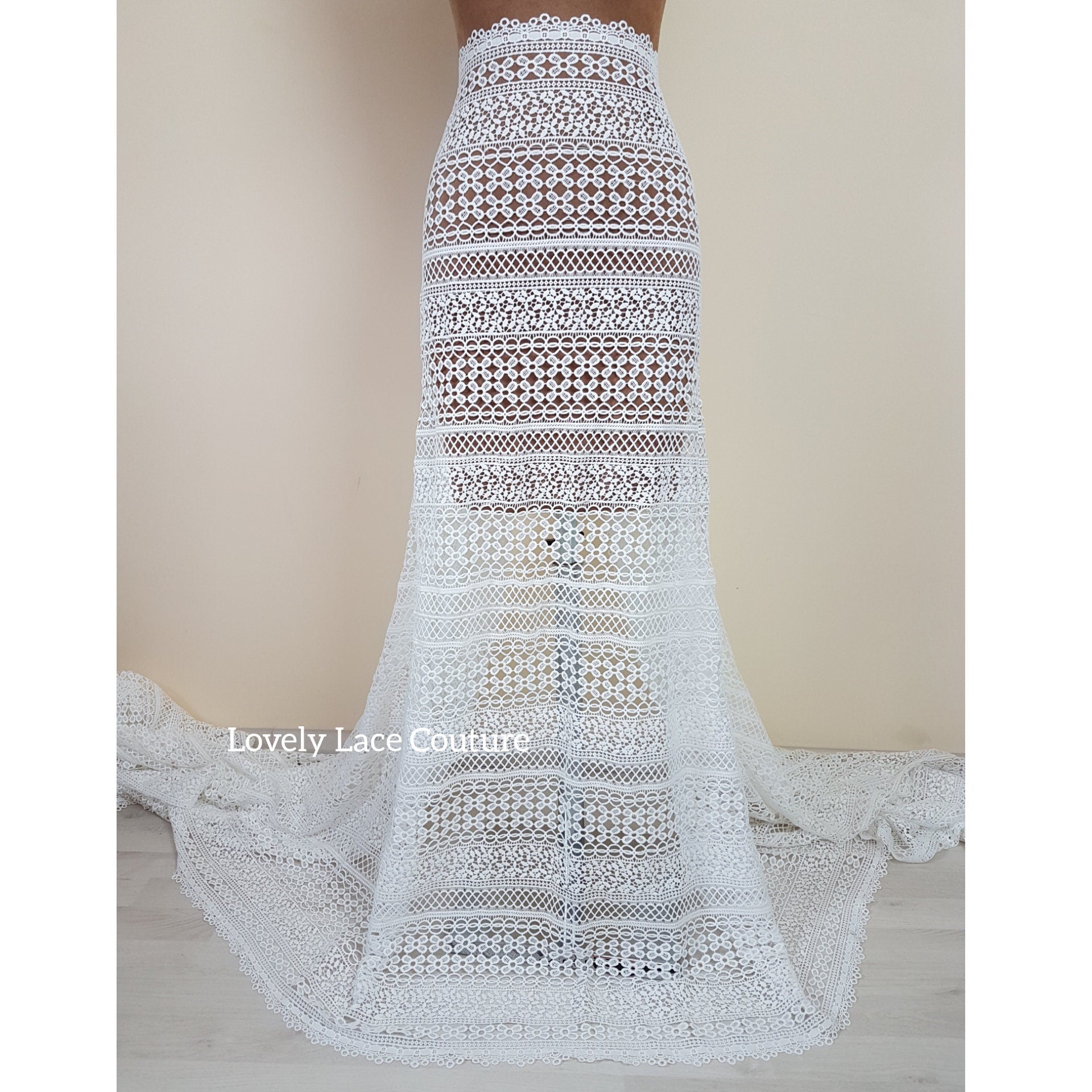 Very soft guipure lace in off-white, lace for gown, boho lace fabric, high quality, modern design, vintage lace fabric, from 1 metre LL-1436