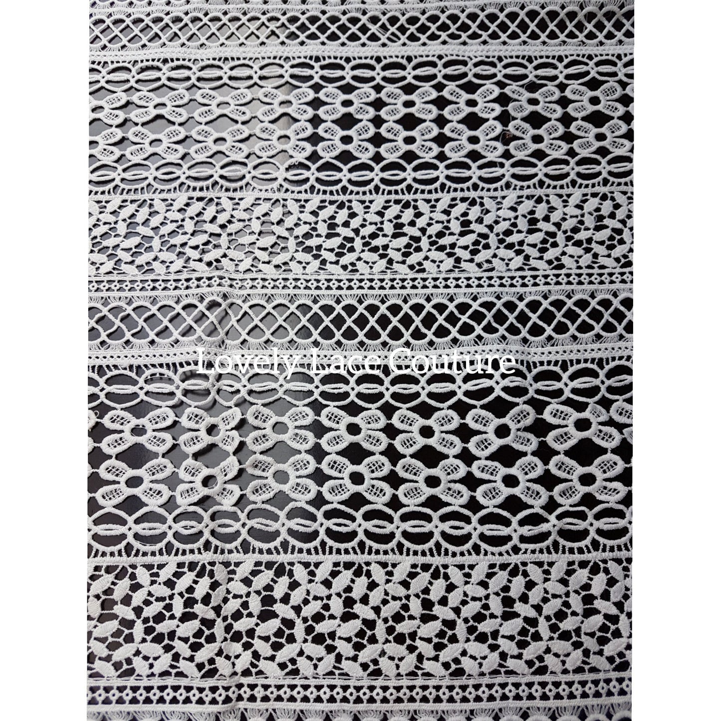 Very soft guipure lace in off-white, lace for gown, boho lace fabric, high quality, modern design, vintage lace fabric, from 1 metre LL-1436