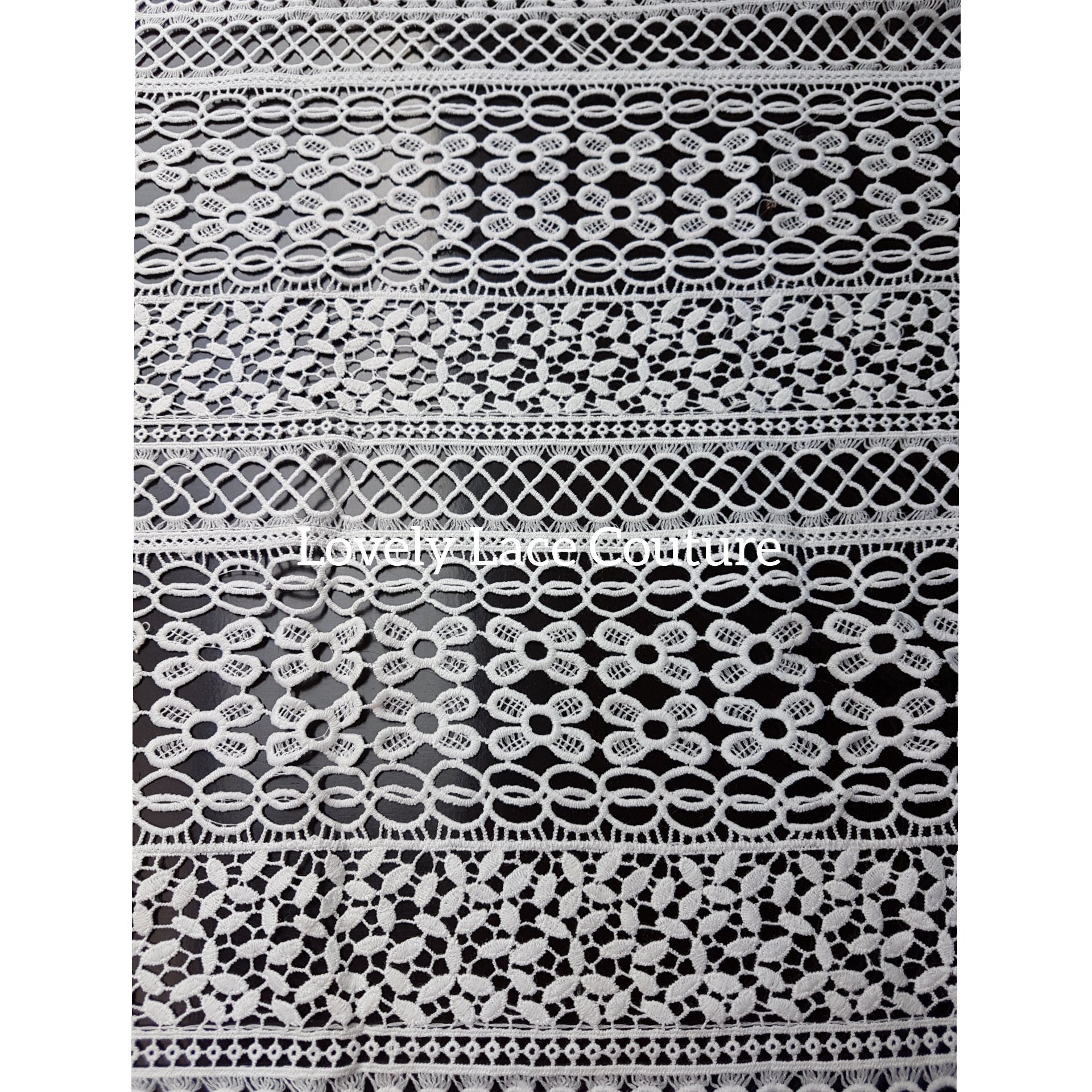 Very soft guipure lace in off-white, lace for gown, boho lace fabric, high quality, modern design, vintage lace fabric, from 1 metre LL-1436