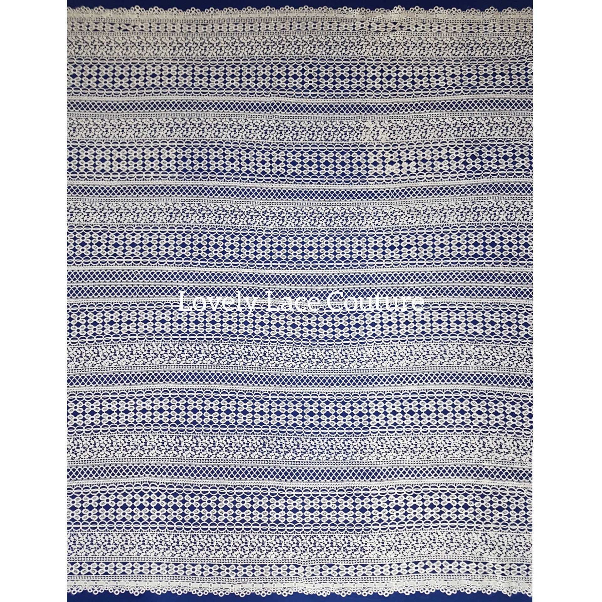 Very soft guipure lace in off-white, lace for gown, boho lace fabric, high quality, modern design, vintage lace fabric, from 1 metre LL-1436