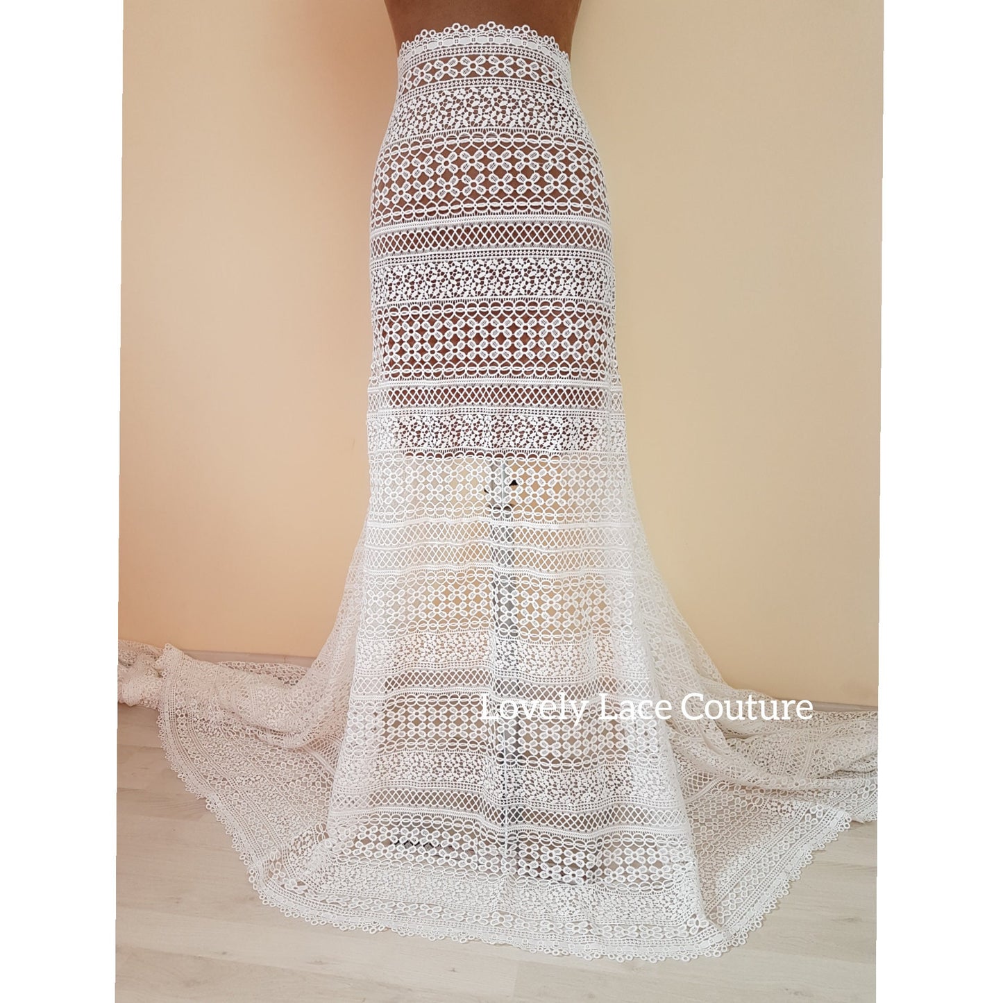 Very soft guipure lace in off-white, lace for gown, boho lace fabric, high quality, modern design, vintage lace fabric, from 1 metre LL-1436