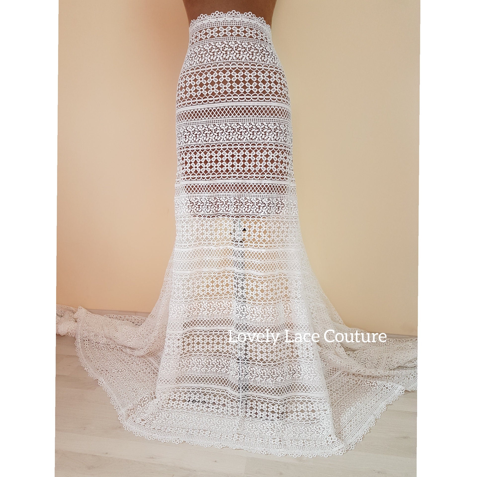 Very soft guipure lace in off-white, lace for gown, boho lace fabric, high quality, modern design, vintage lace fabric, from 1 metre LL-1436