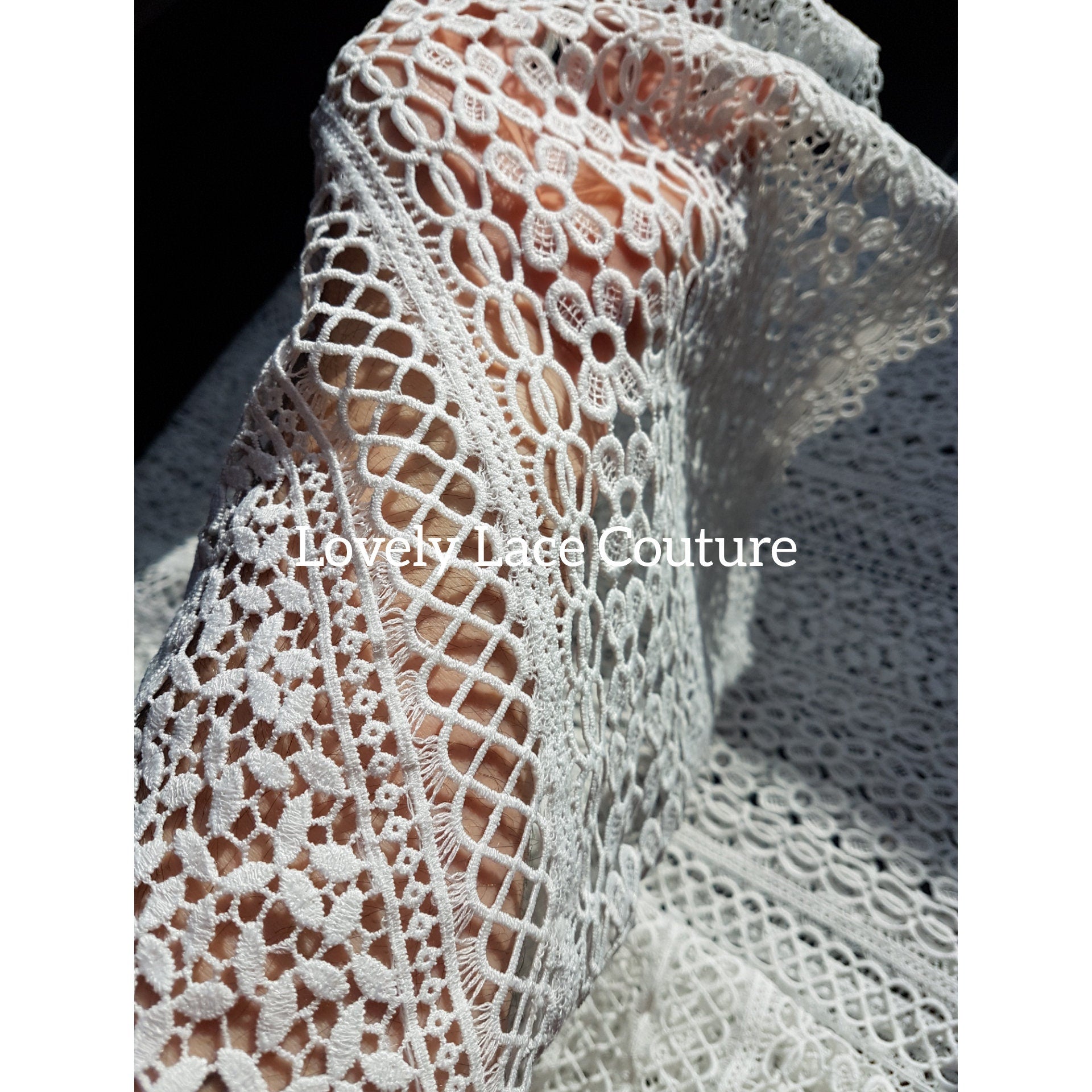 Very soft guipure lace in off-white, lace for gown, boho lace fabric, high quality, modern design, vintage lace fabric, from 1 metre LL-1436