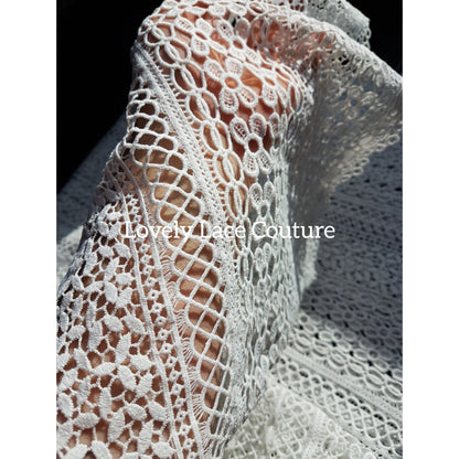 Very soft guipure lace in off-white, lace for gown, boho lace fabric, high quality, modern design, vintage lace fabric, from 1 metre LL-1436