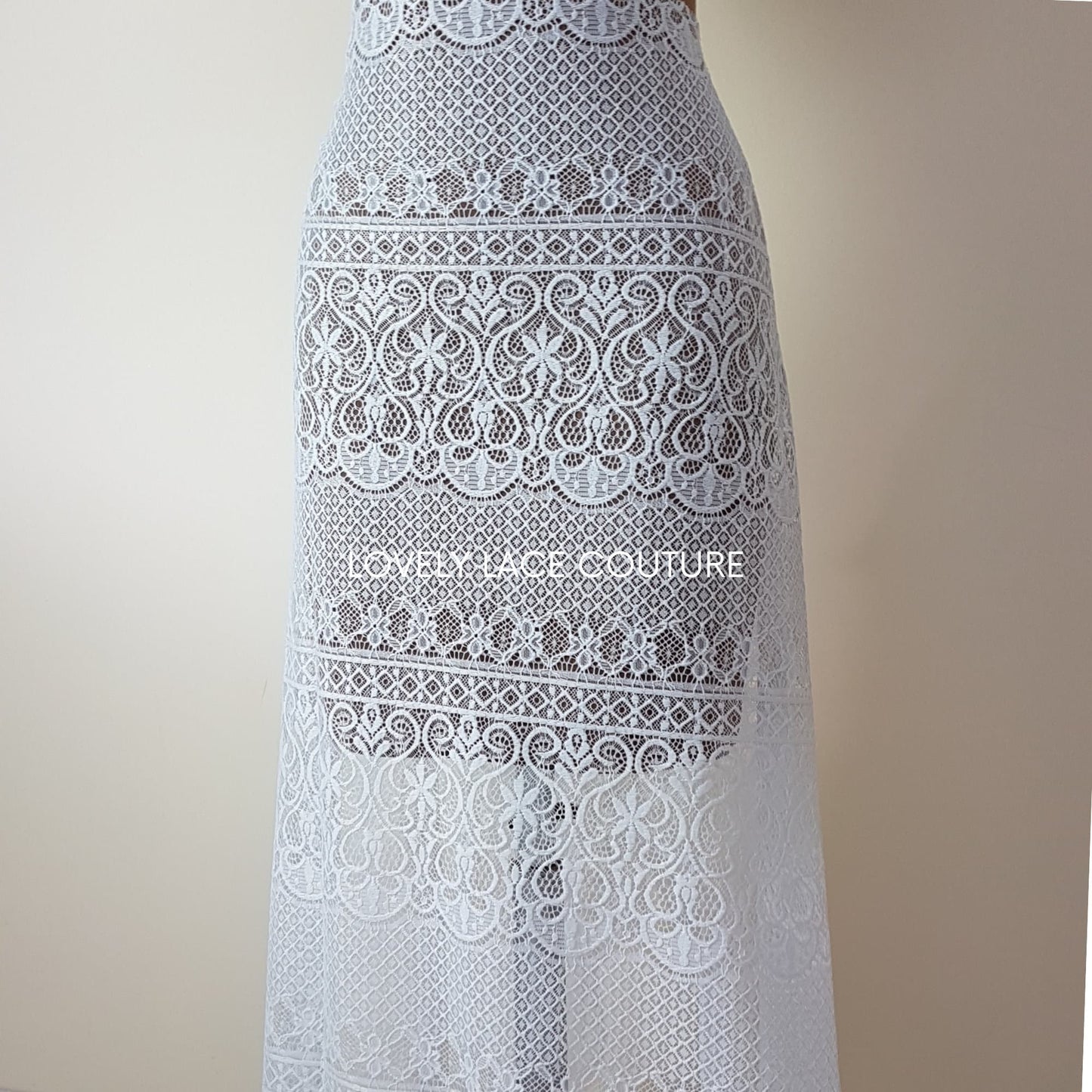Lovely boho lace fabric with very soft handfeeling, in off-white color, for bridal and wedding dresses, Chantilly lace per meter, LL-1467