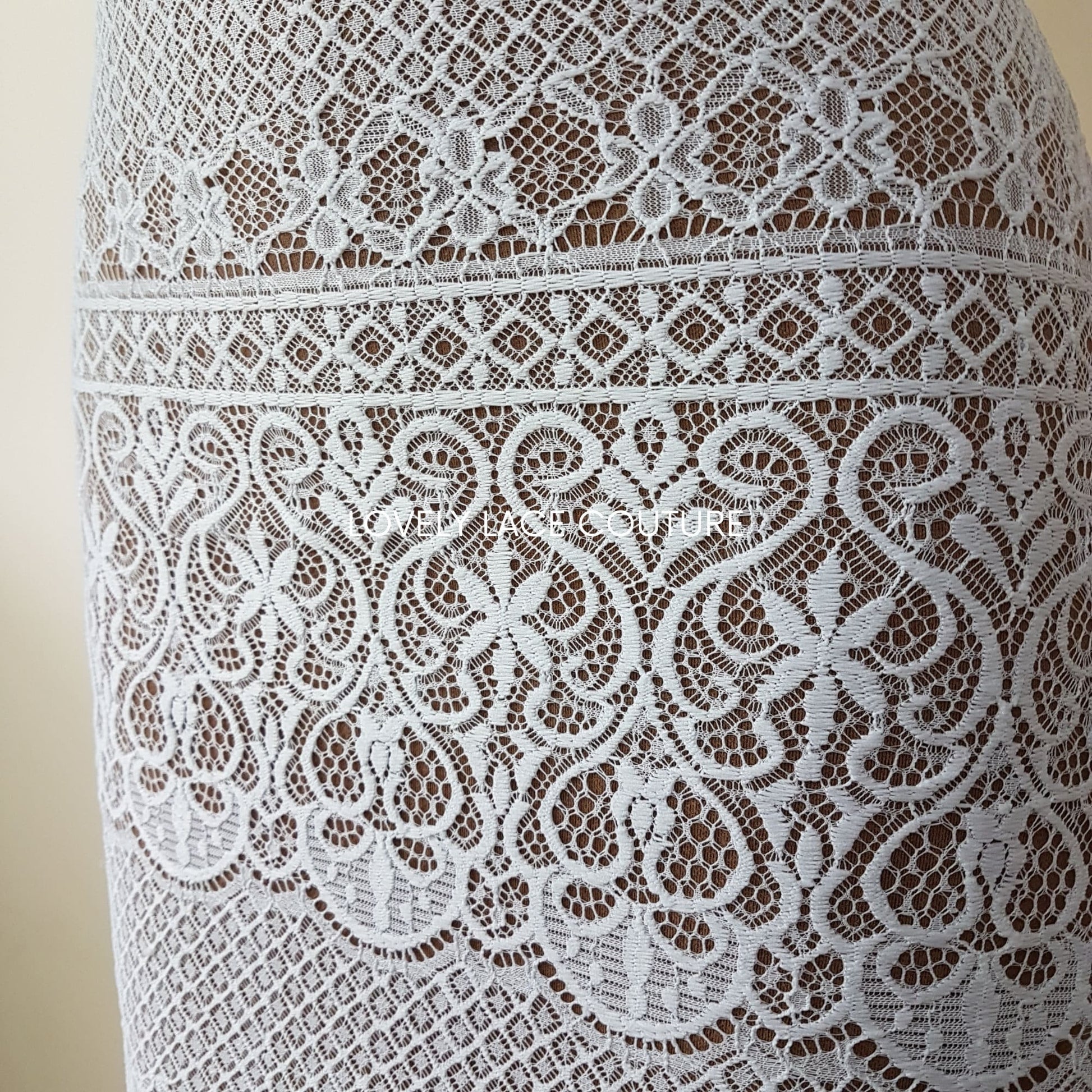 Lovely boho lace fabric with very soft handfeeling, in off-white color, for bridal and wedding dresses, Chantilly lace per meter, LL-1467