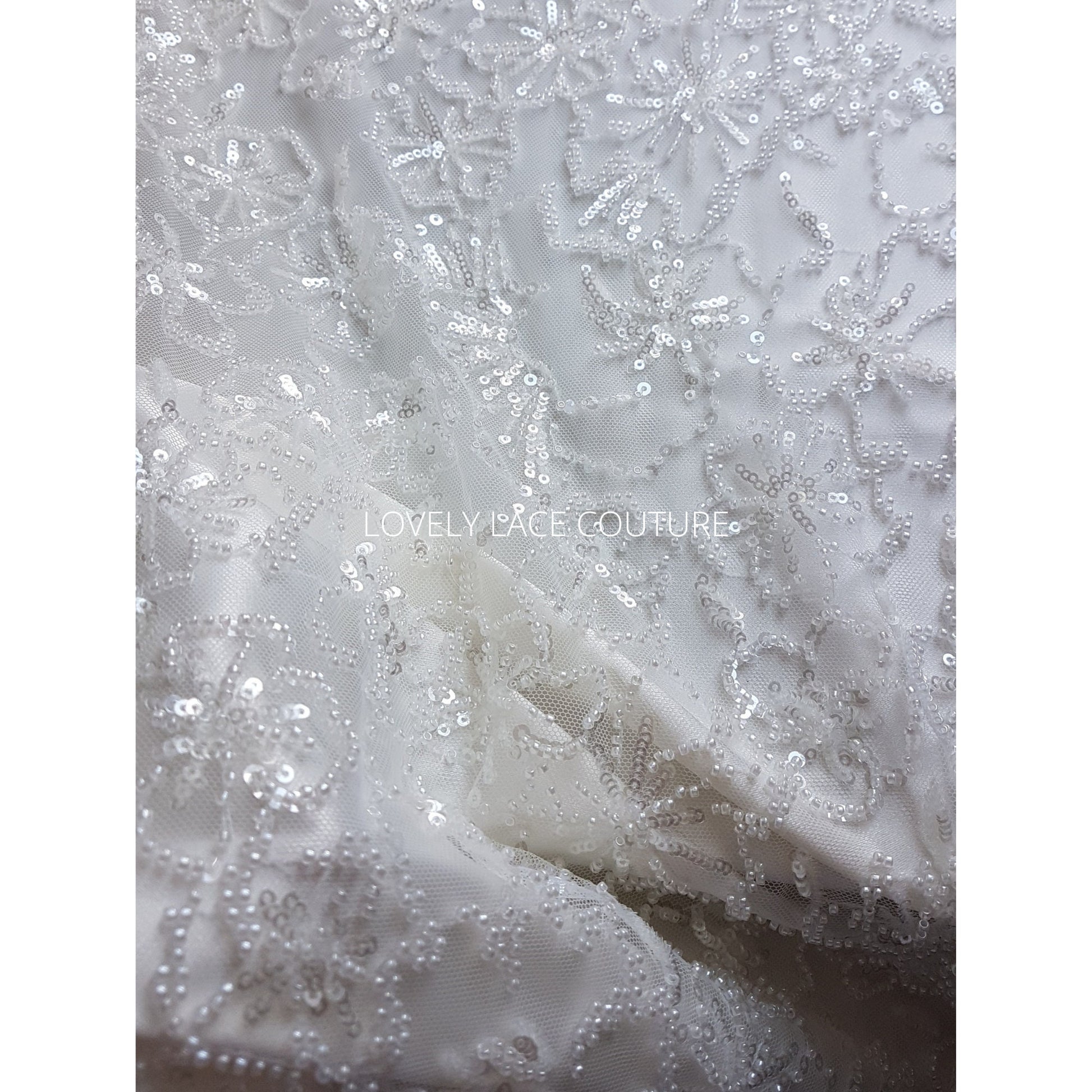 Weiße florale Brautspitze mit Perlen und Pailletten, Couture Spitze, moderne Braut und Hochzeitspitze LL-1475