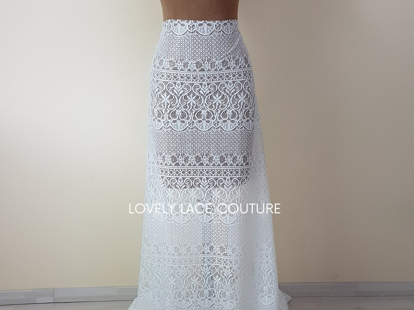 Lovely boho lace fabric with very soft handfeeling, in off-white color, for bridal and wedding dresses, Chantilly lace per meter, LL-1467