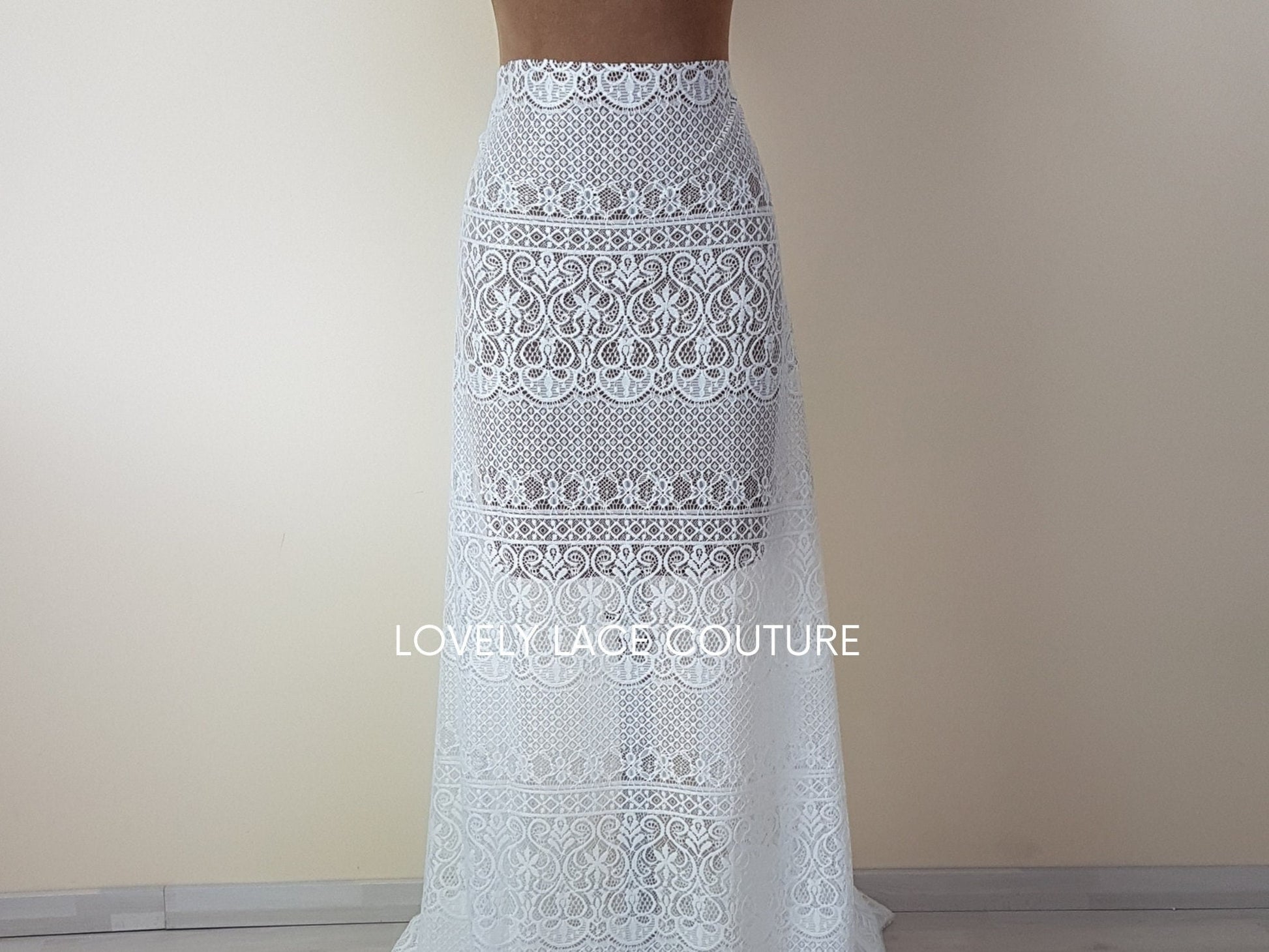 Lovely boho lace fabric with very soft handfeeling, in off-white color, for bridal and wedding dresses, Chantilly lace per meter, LL-1467