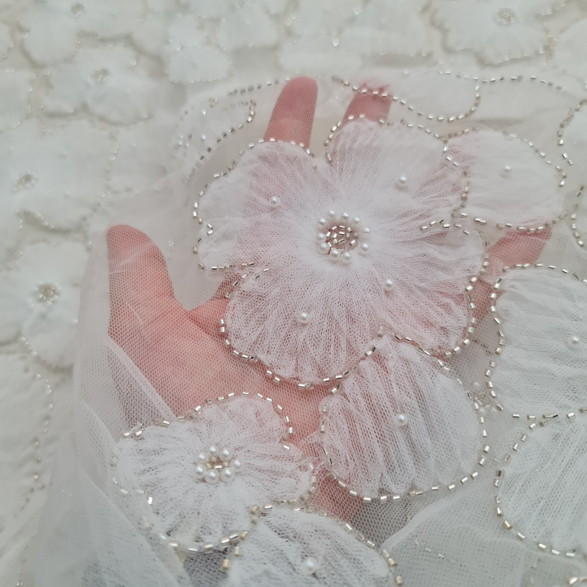 LL-1486, Wonderful bridal lace fabric with big flowers by yards or meters, 3D-Lace Fabric in off-white color