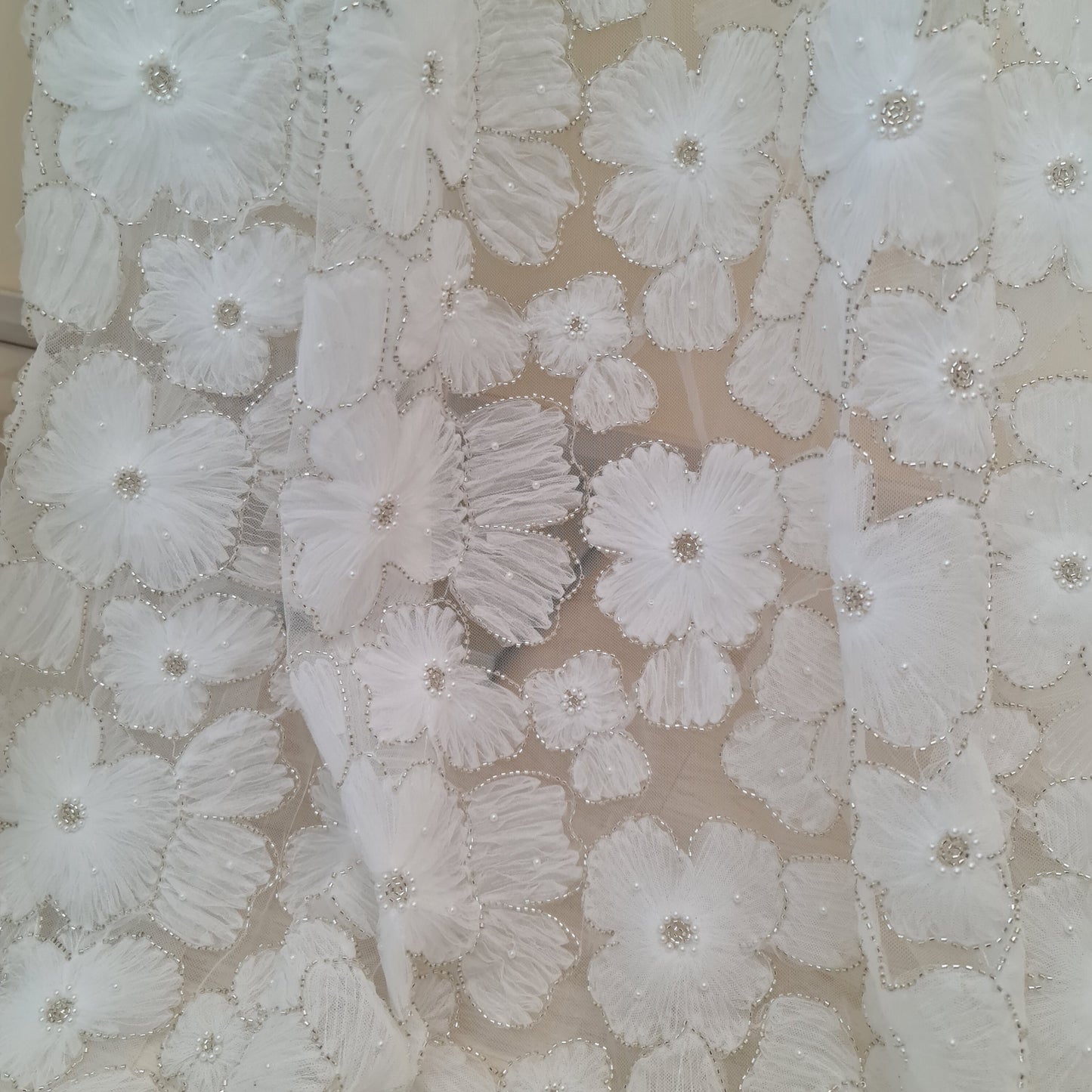 LL-1486, Wonderful bridal lace fabric with big flowers by yards or meters, 3D-Lace Fabric in off-white color