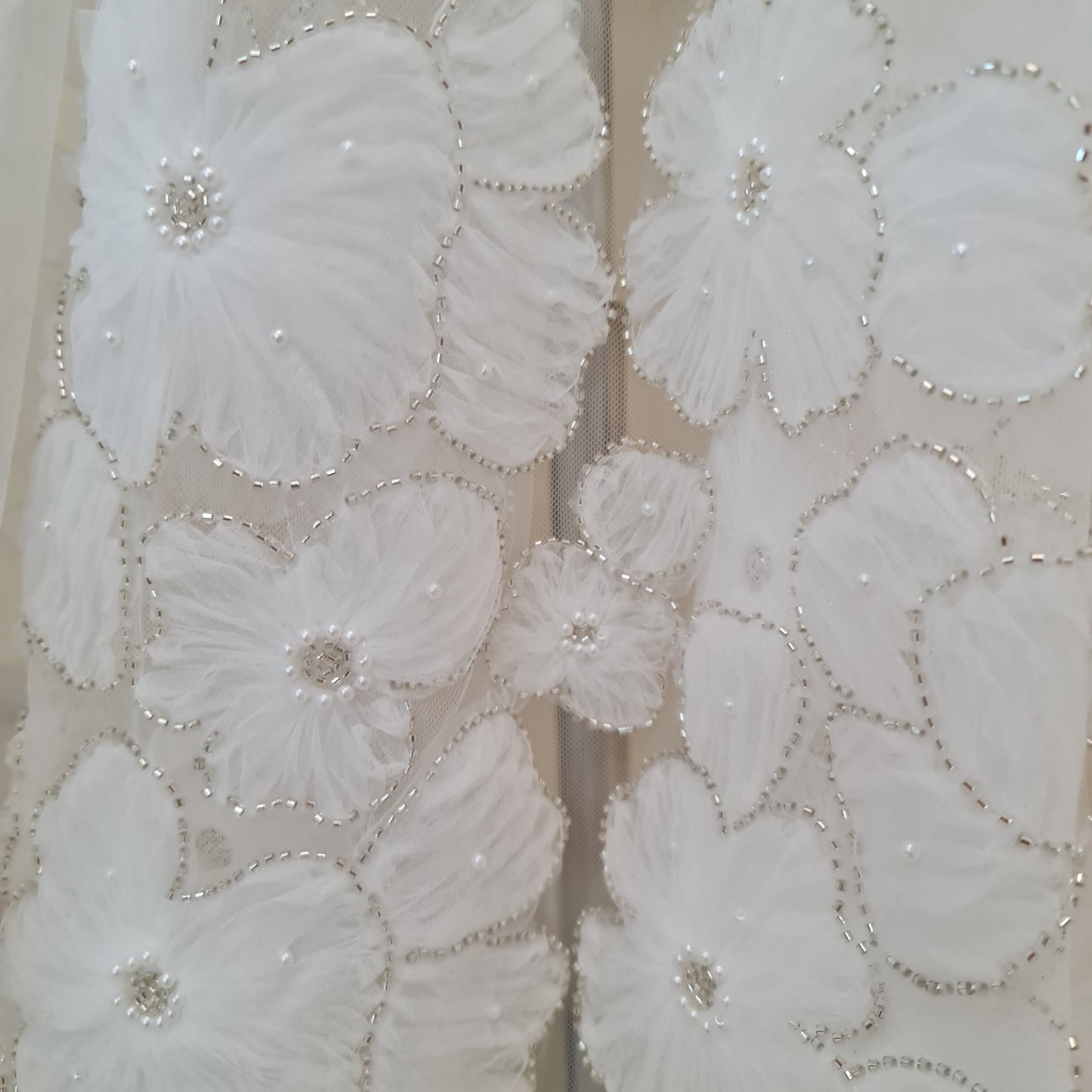 LL-1486, Wonderful bridal lace fabric with big flowers by yards or meters, 3D-Lace Fabric in off-white color