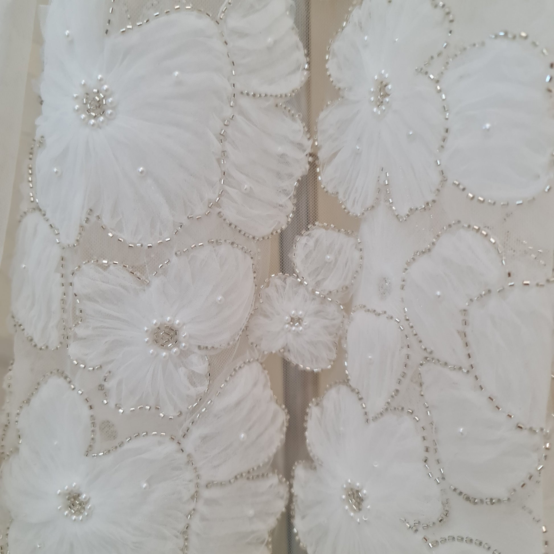 LL-1486, Wonderful bridal lace fabric with big flowers by yards or meters, 3D-Lace Fabric in off-white color